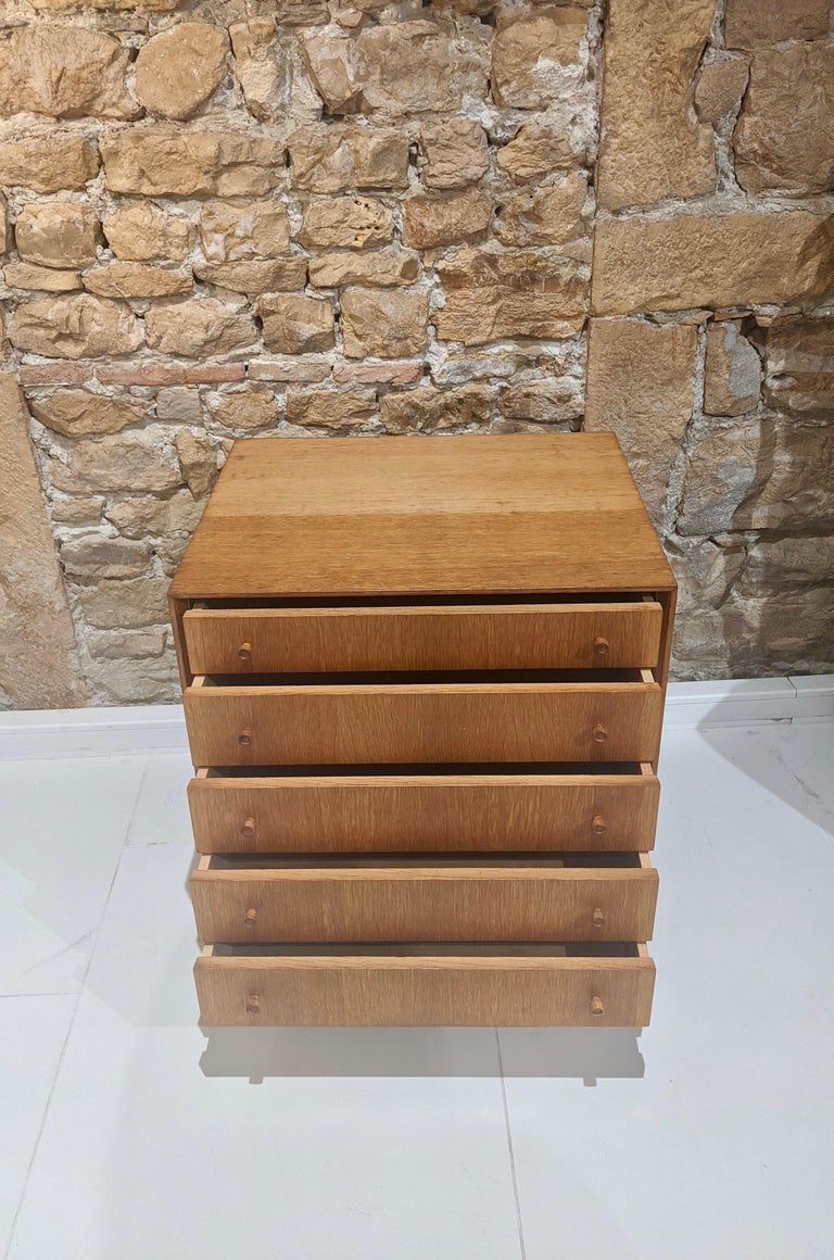 Oak Chest of Drawers For Sale at 1stDibs