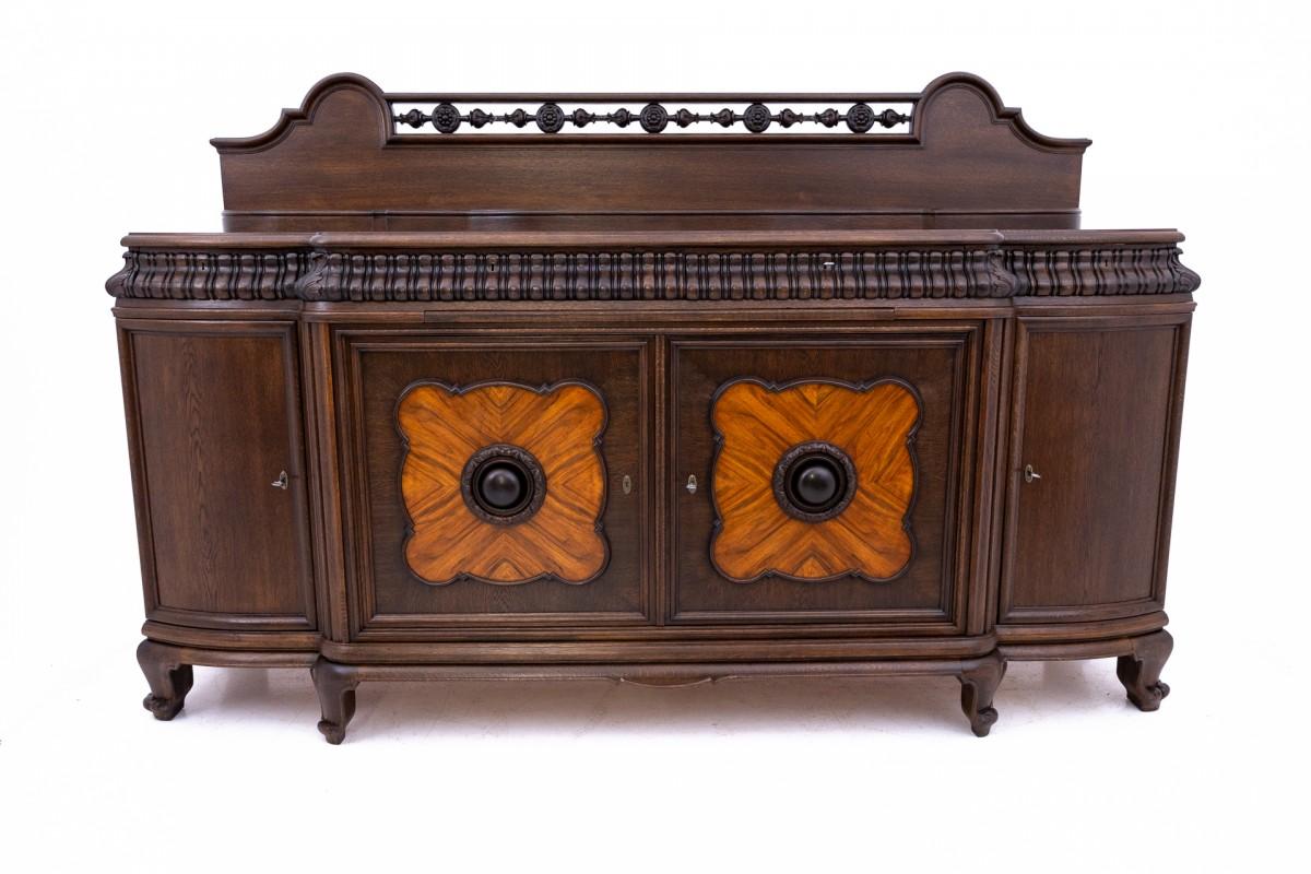 Cassettiera in Oak, Germania, 1930 circa.

In ottime condizioni, dopo una ristrutturazione professionale.

Dimensioni: altezza 158 cm lunghezza 248 cm profondità 74 cm