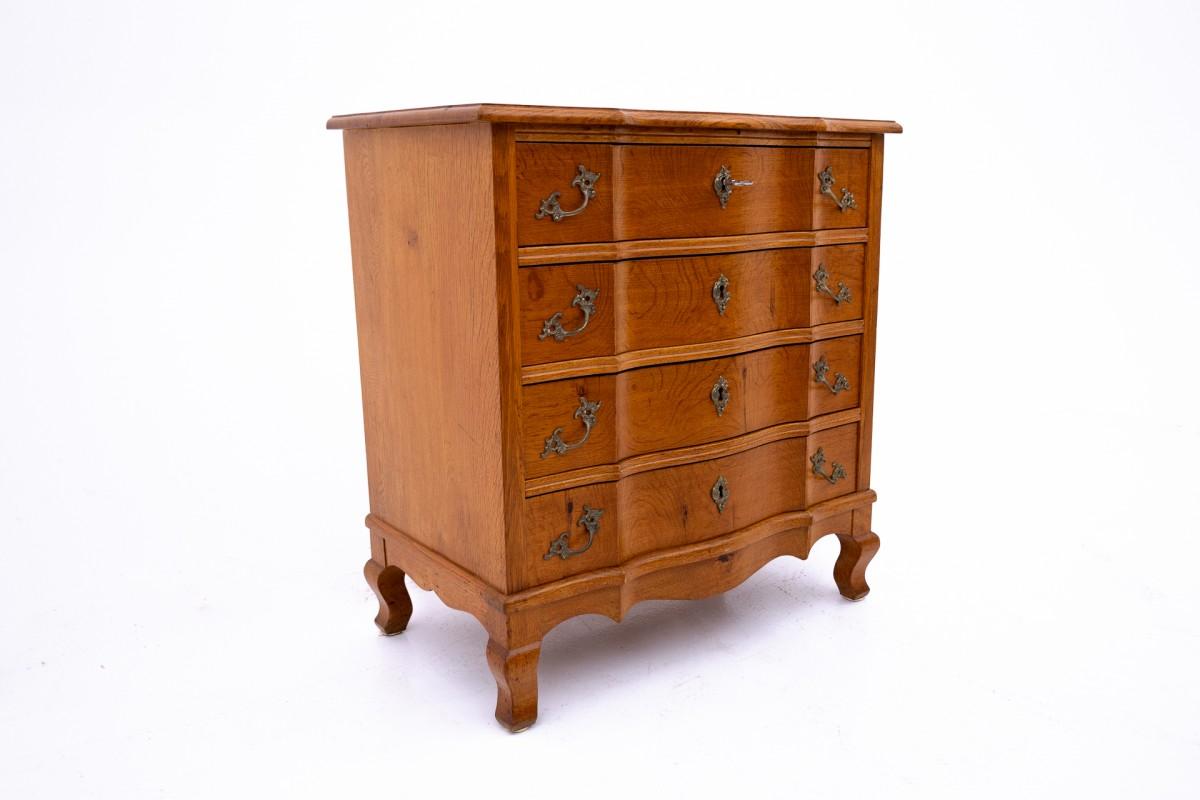 Scandinavian Oak chest of drawers, Northern Europe, circa 1910 For Sale