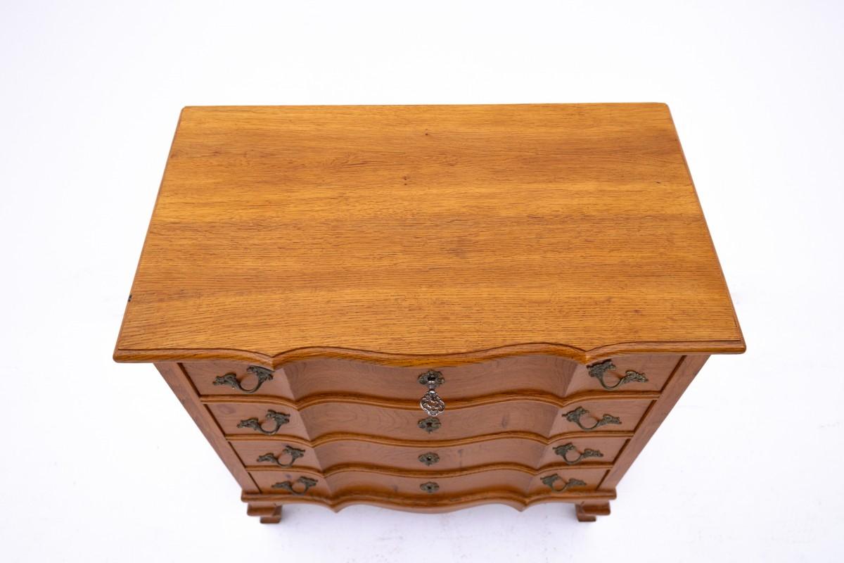 Early 20th Century Oak chest of drawers, Northern Europe, circa 1910 For Sale