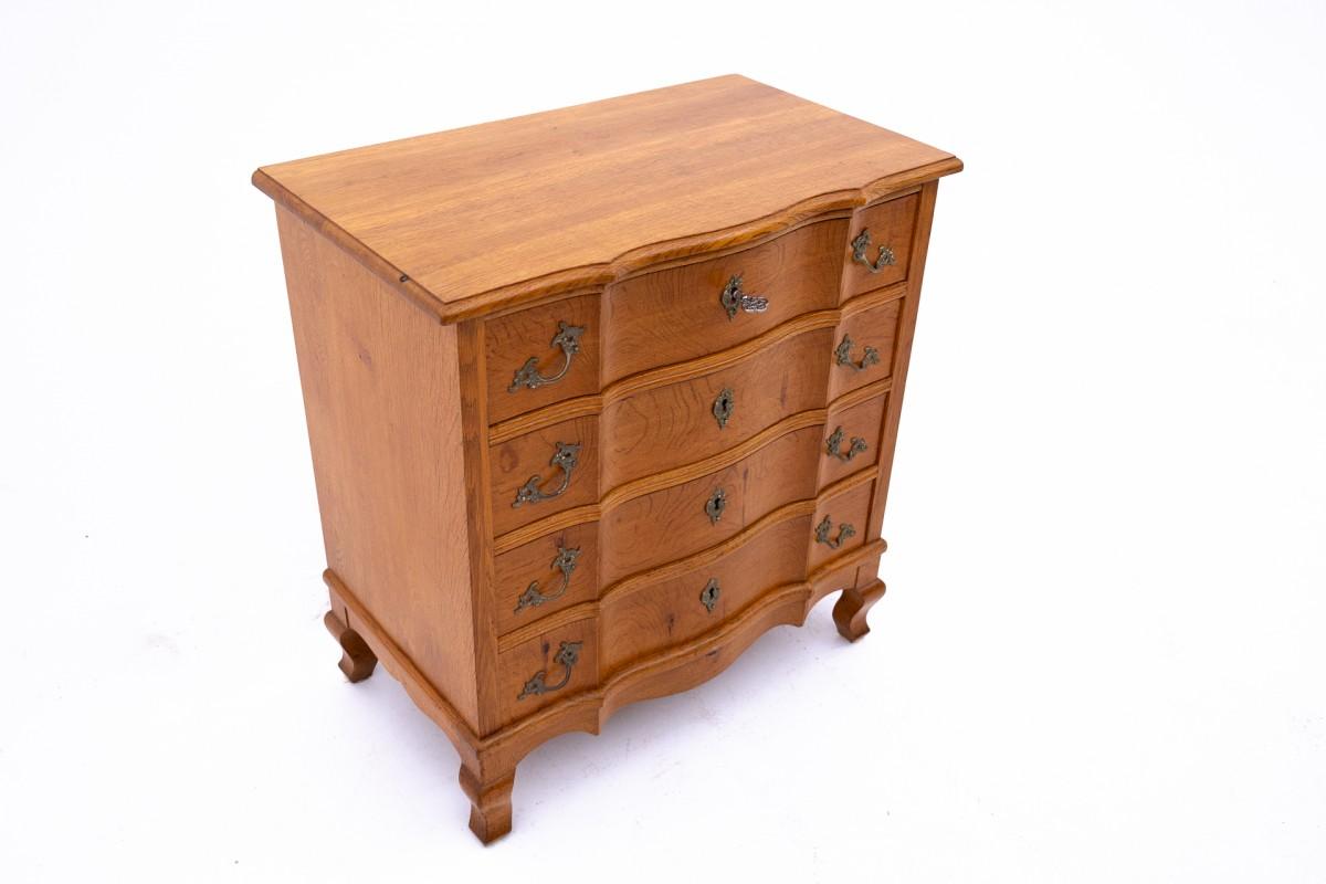 Walnut Oak chest of drawers, Northern Europe, circa 1910 For Sale