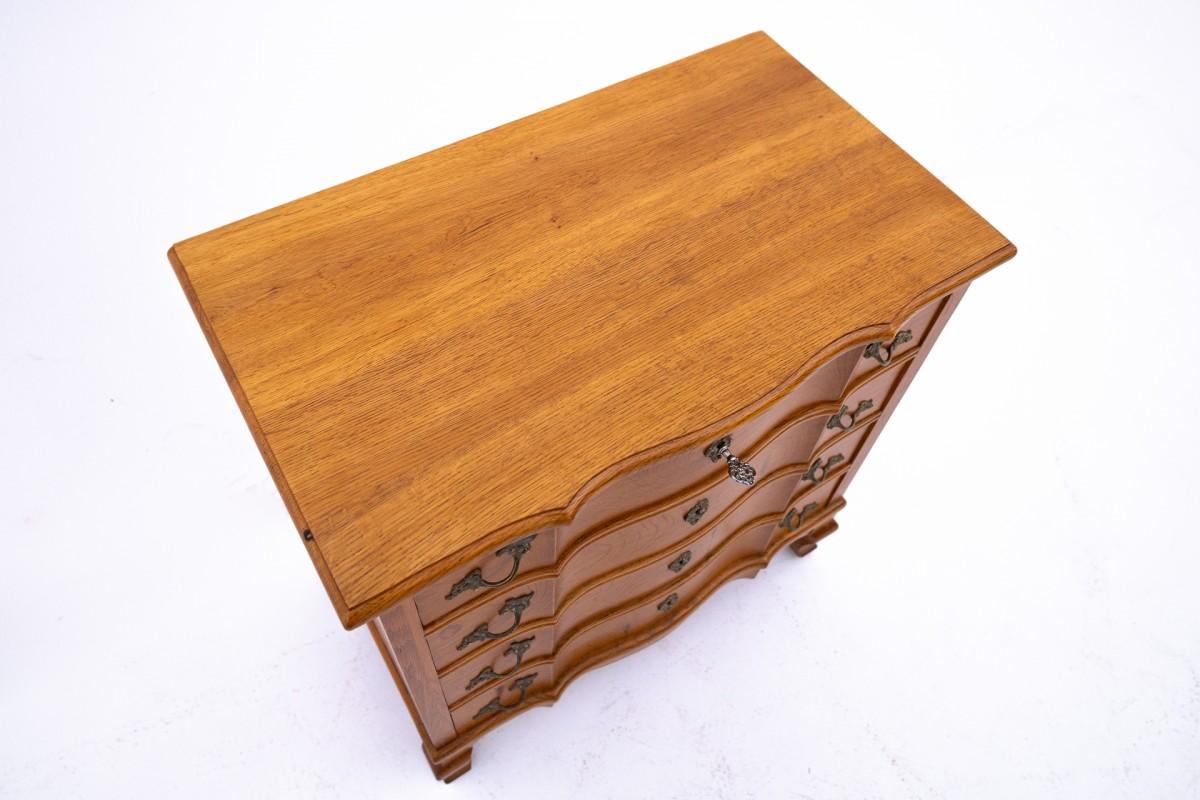 Oak chest of drawers, Northern Europe, circa 1910 For Sale 1