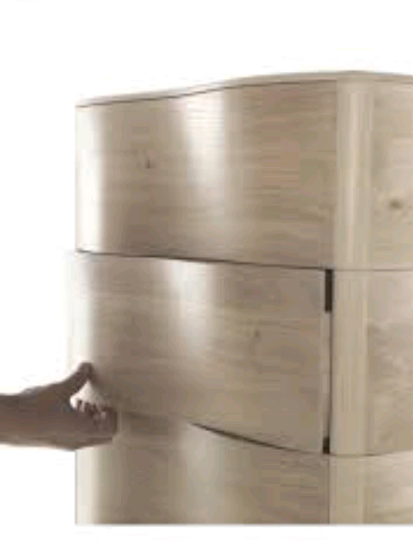 Cassettiera in Oak con design scultoreo alto In condizioni Nuovo in vendita a Paris, FR