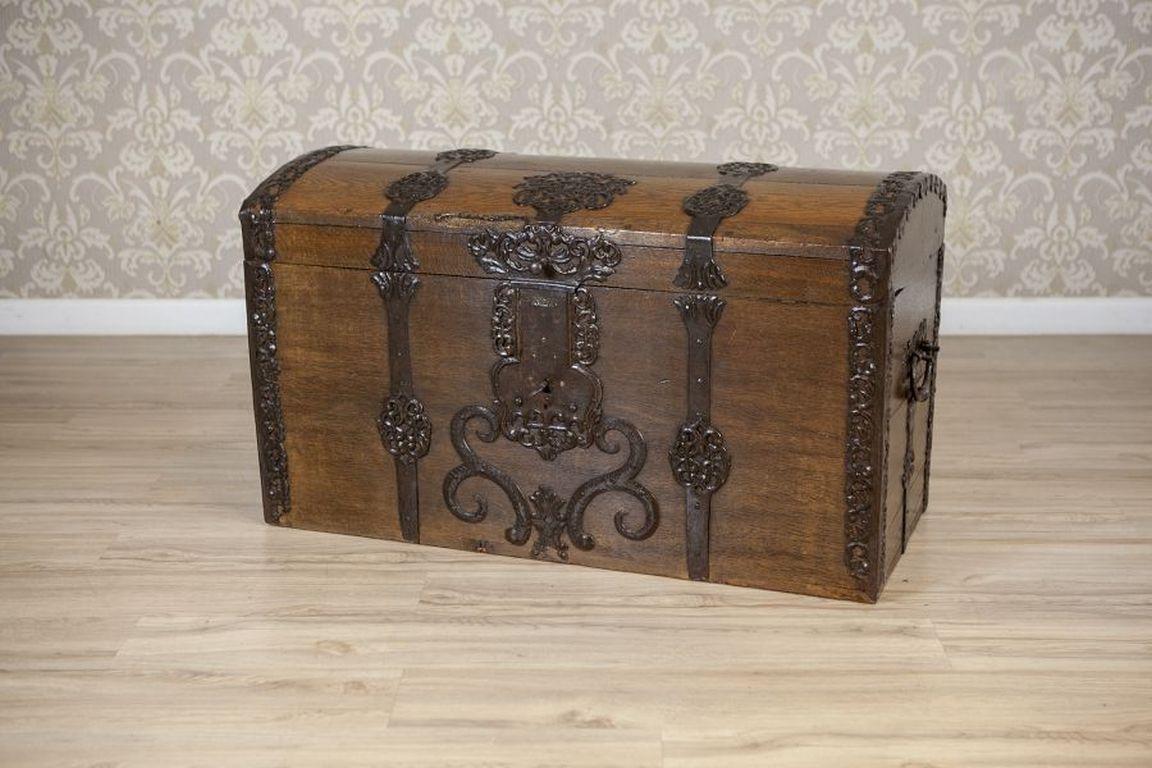 Oak Chest From the Late 18th Century With Iron Fittings

We present you this intriguing oak chest with iron fittings. There is a chip in the front section of the lid, which is visible in the photos.
The lock is functional. Also, the wood has been