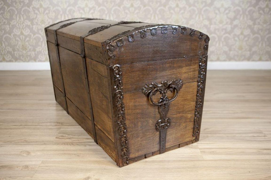 Oak Chest From the Late 18th Century With Iron Fittings For Sale 1