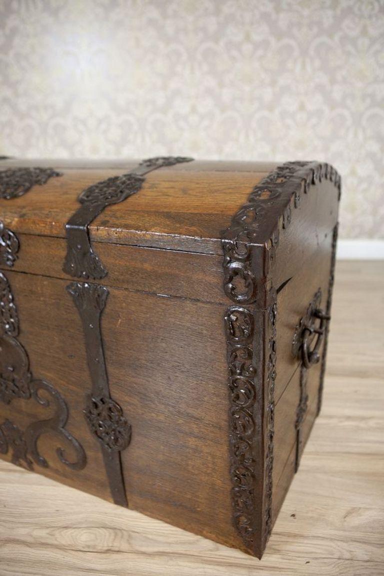 Oak Chest From the Late 18th Century With Iron Fittings For Sale 3