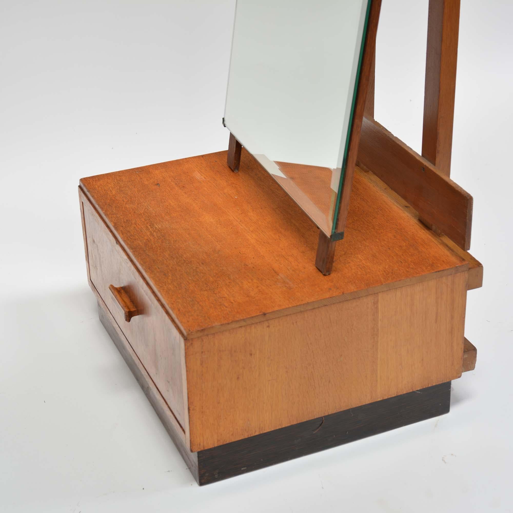 20th Century Oak cheval dressing mirror the style of Heals By A.B. Ltd, Good Furniture Units For Sale
