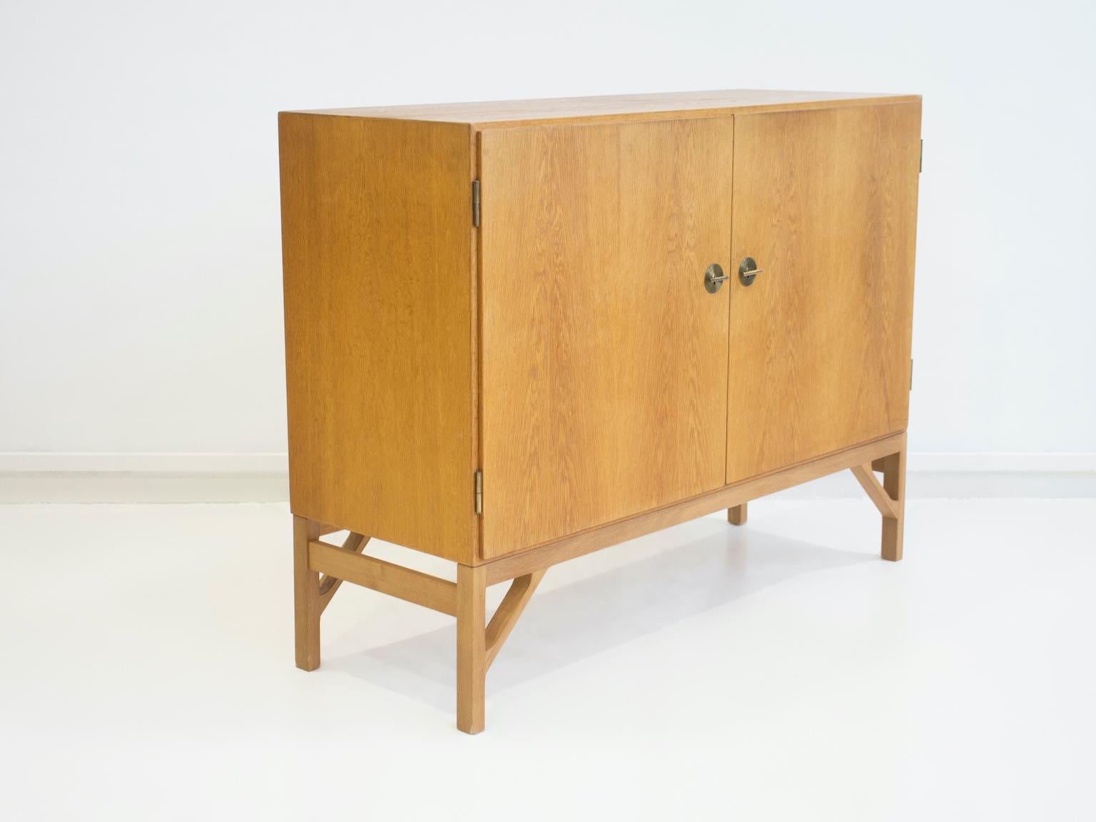 Oak sideboard with two doors, behind which are six drawers. Handles made of brass with two keys included. Designed by Børge Mogensen and manufactured by C. M. Madsen for FDB, model 232. 
Literature: FDB furniture catalog 1954.