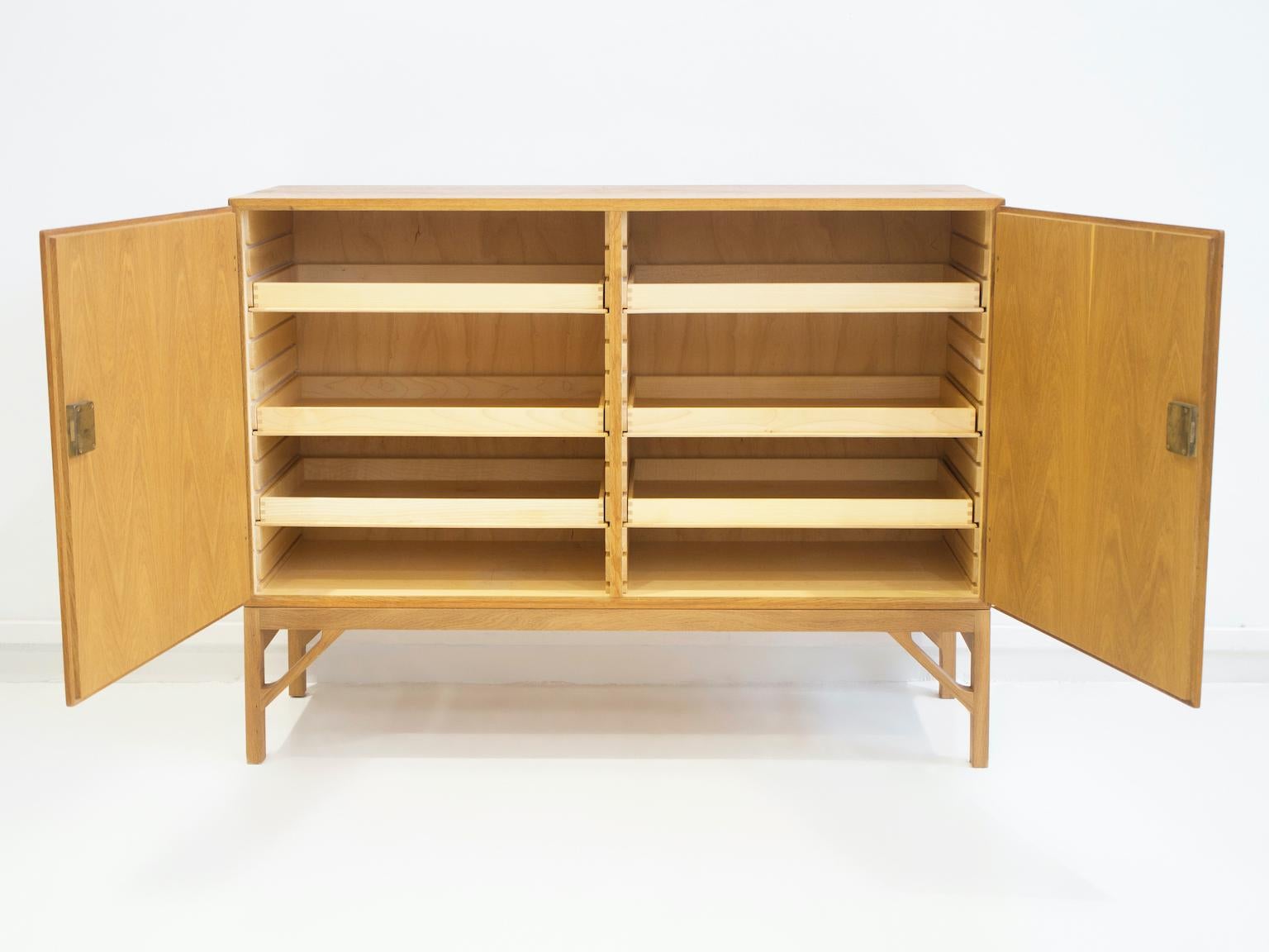 Oak 'China' Cabinet by Børge Mogensen In Good Condition In Madrid, ES