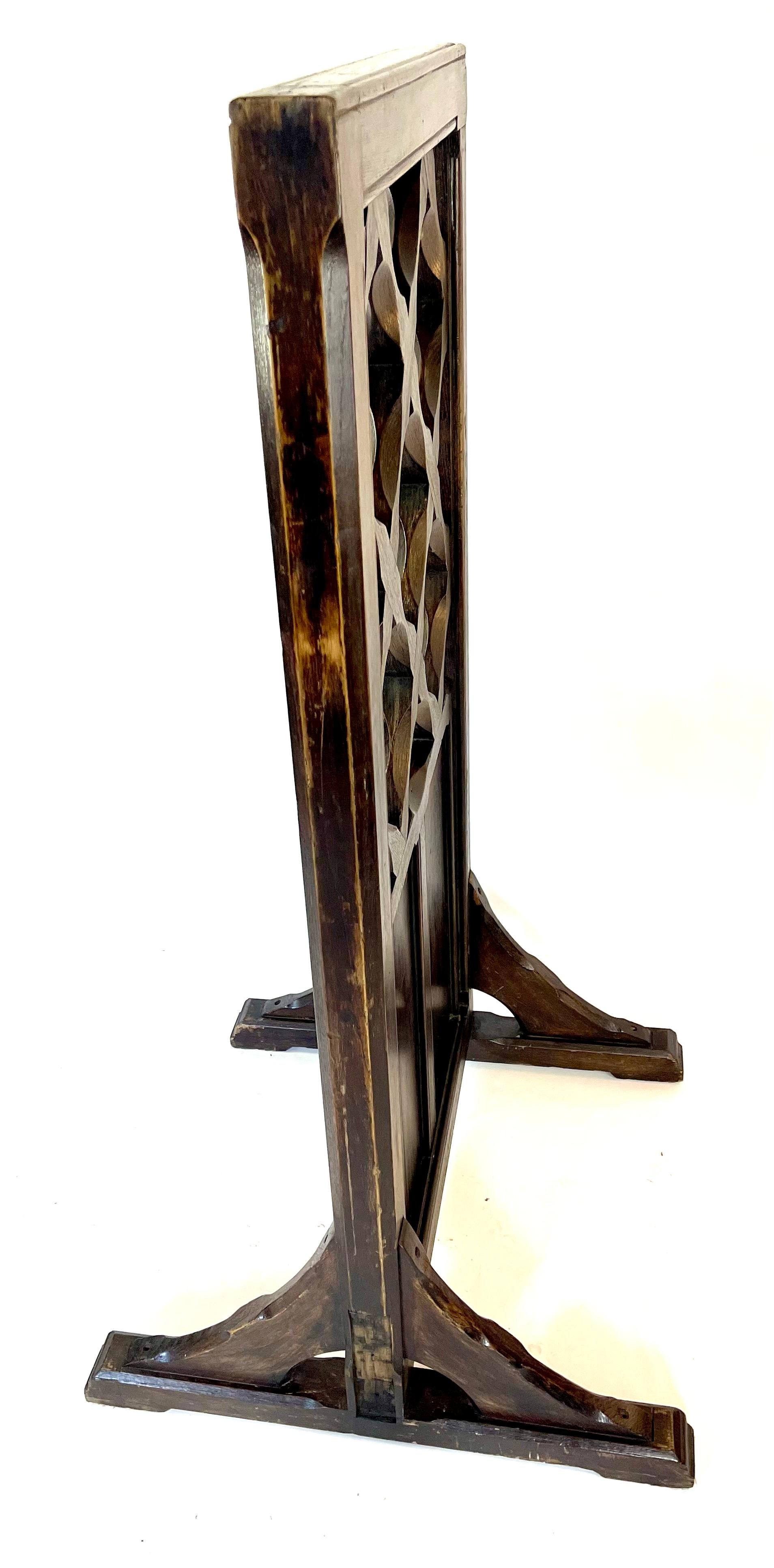 Balustrade d'église en Oak - De la cathédrale Notre-Dame de Paris en vente 1