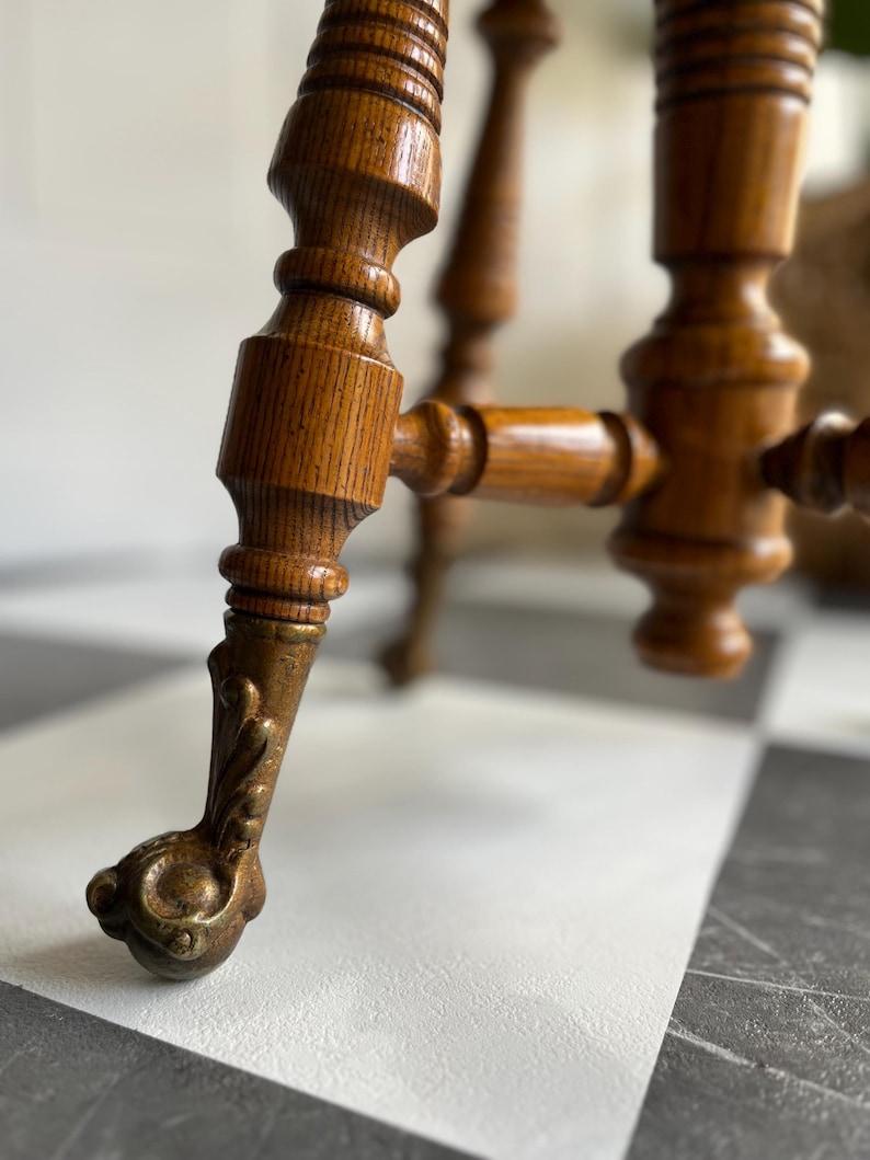 Oak Claw & Ball Piano Stool – Traditional Adjustable Vanity or Accent Seat with In Good Condition For Sale In Portsmouth, VA