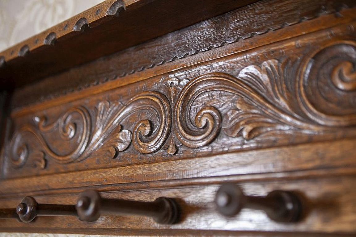 Oak Coat Rack from the Early 20th Century in Dark Brown For Sale 4