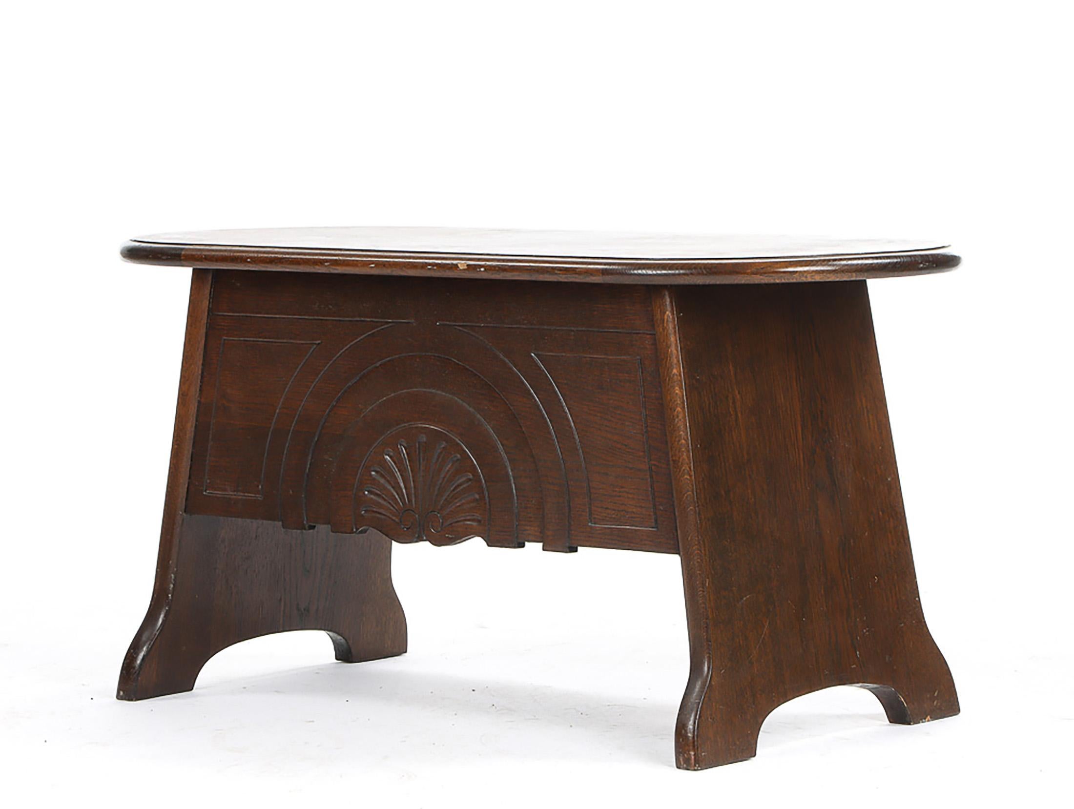 Début du 20ème siècle Table basse en Oak en vente