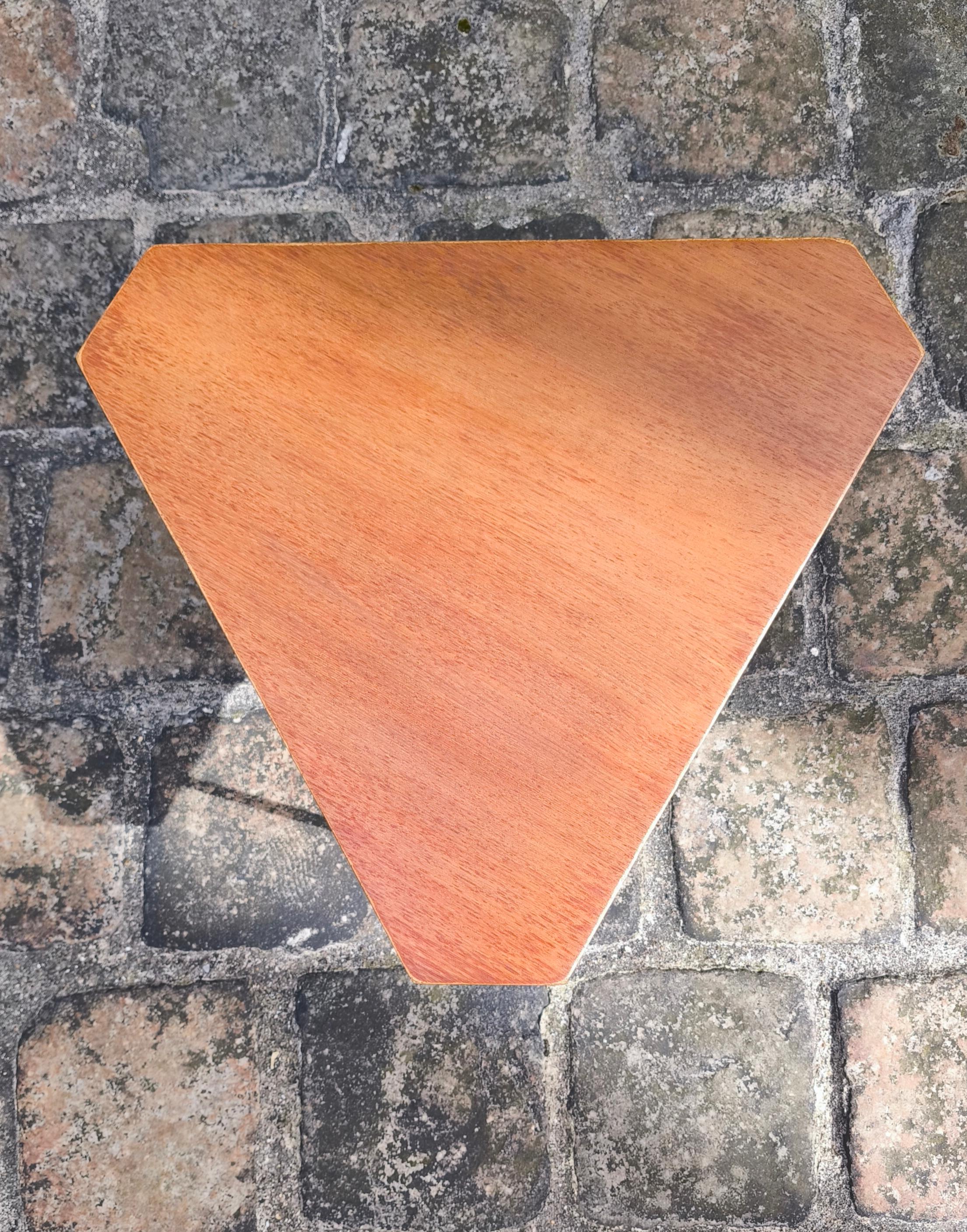 Milieu du XXe siècle Table basse ou d'appoint en Oak par Gio Ponti pour ISA Bergamo, Italie, années 1950 en vente