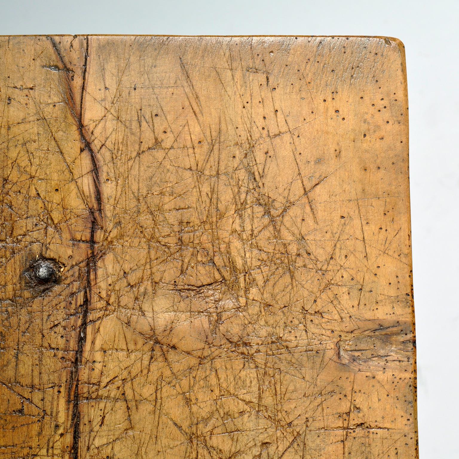 oak coffee table, circa 1930s For Sale 5