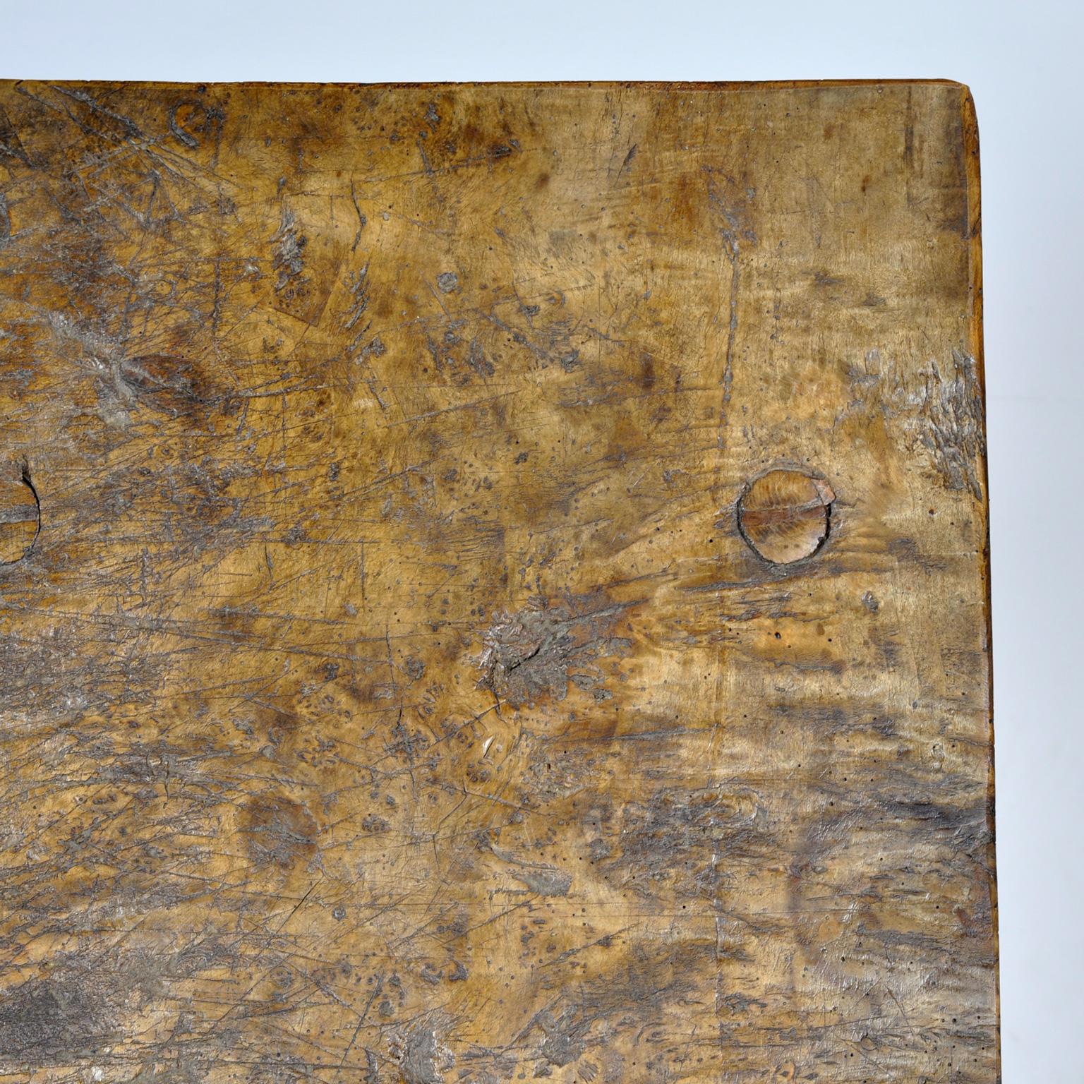 oak coffee table, circa 1930s en vente 6