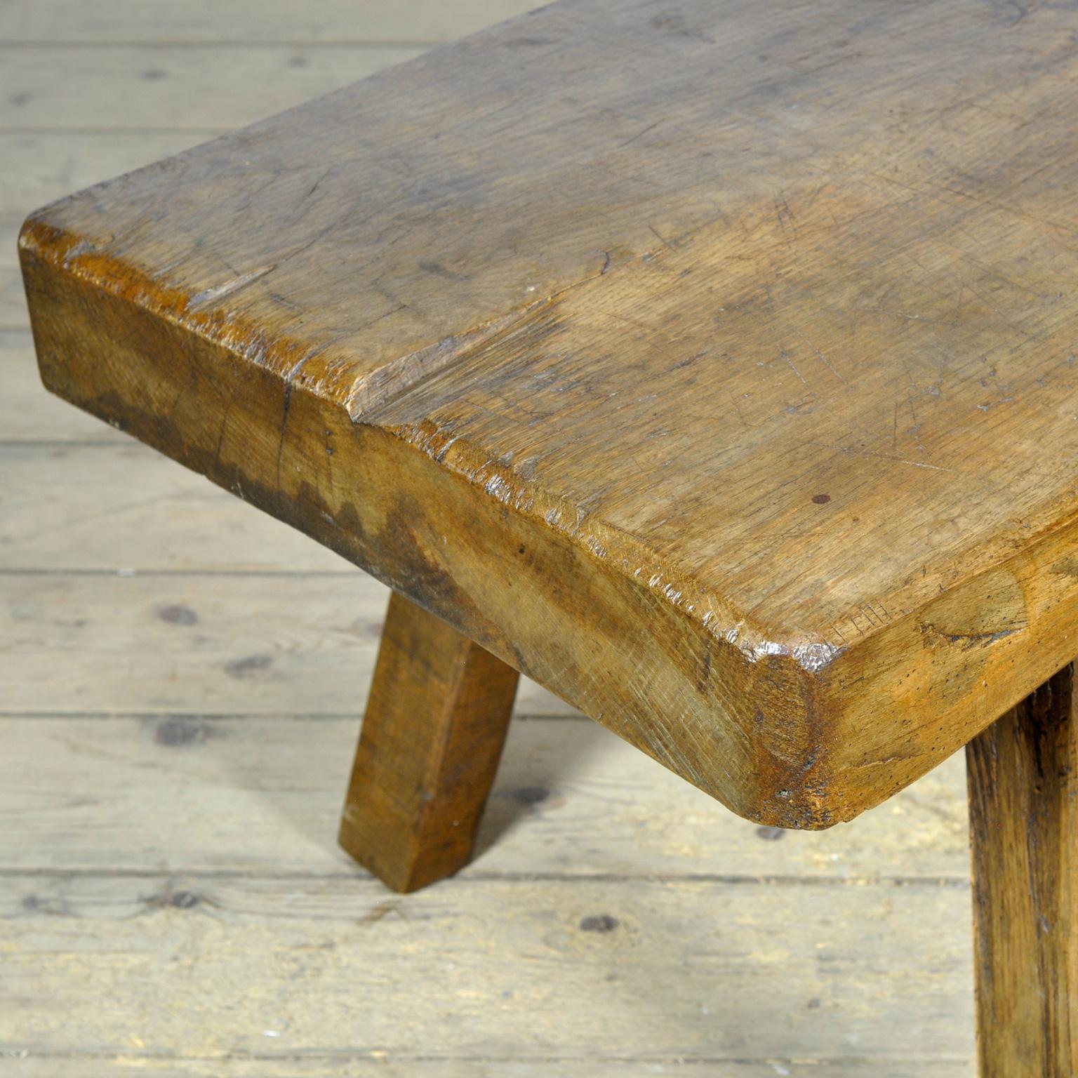 oak coffee table, circa 1930s Bon état - En vente à Amsterdam, Noord Holland