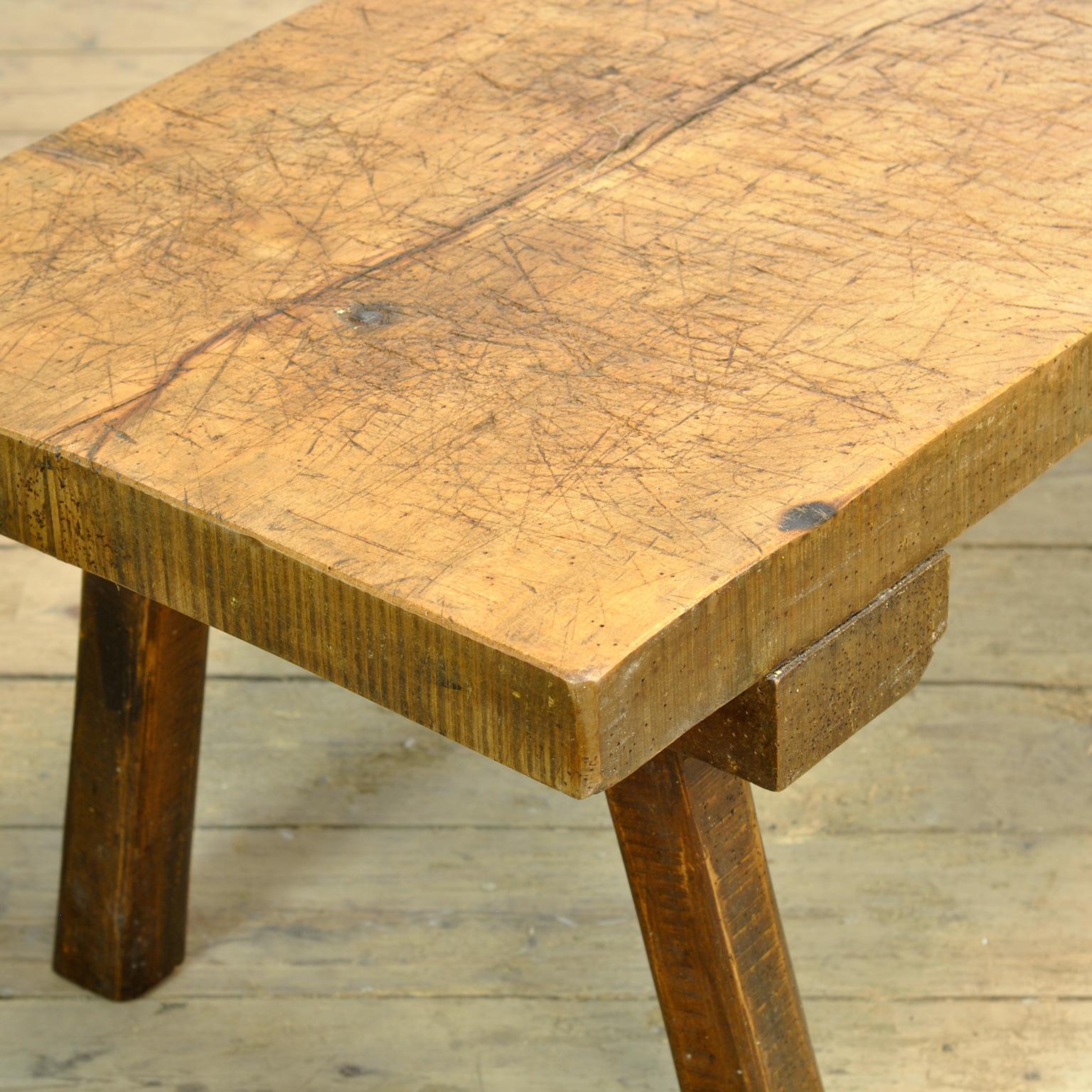 oak coffee table, circa 1930s In Good Condition For Sale In Amsterdam, Noord Holland