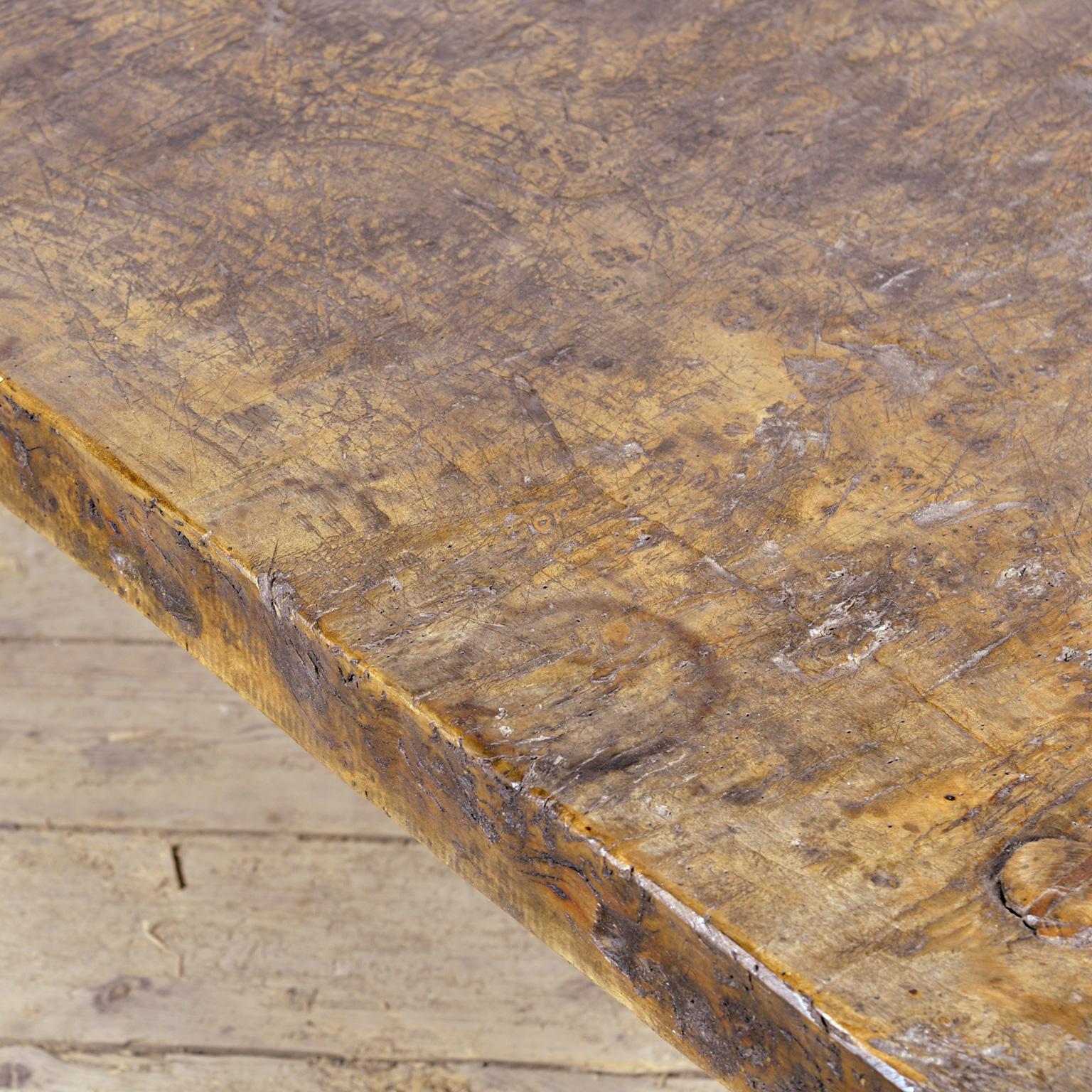 Milieu du XXe siècle oak coffee table, circa 1930s en vente