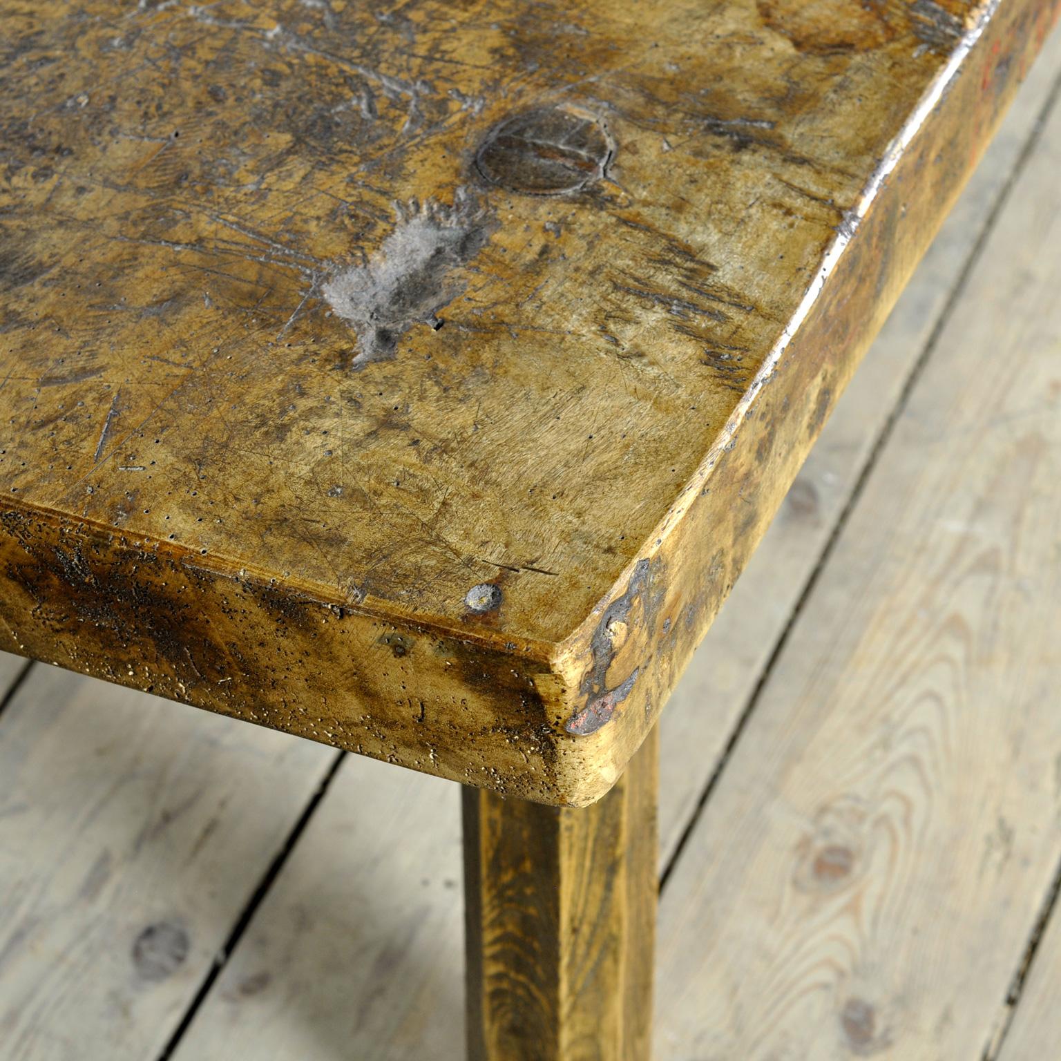 Chêne oak coffee table, circa 1930s en vente