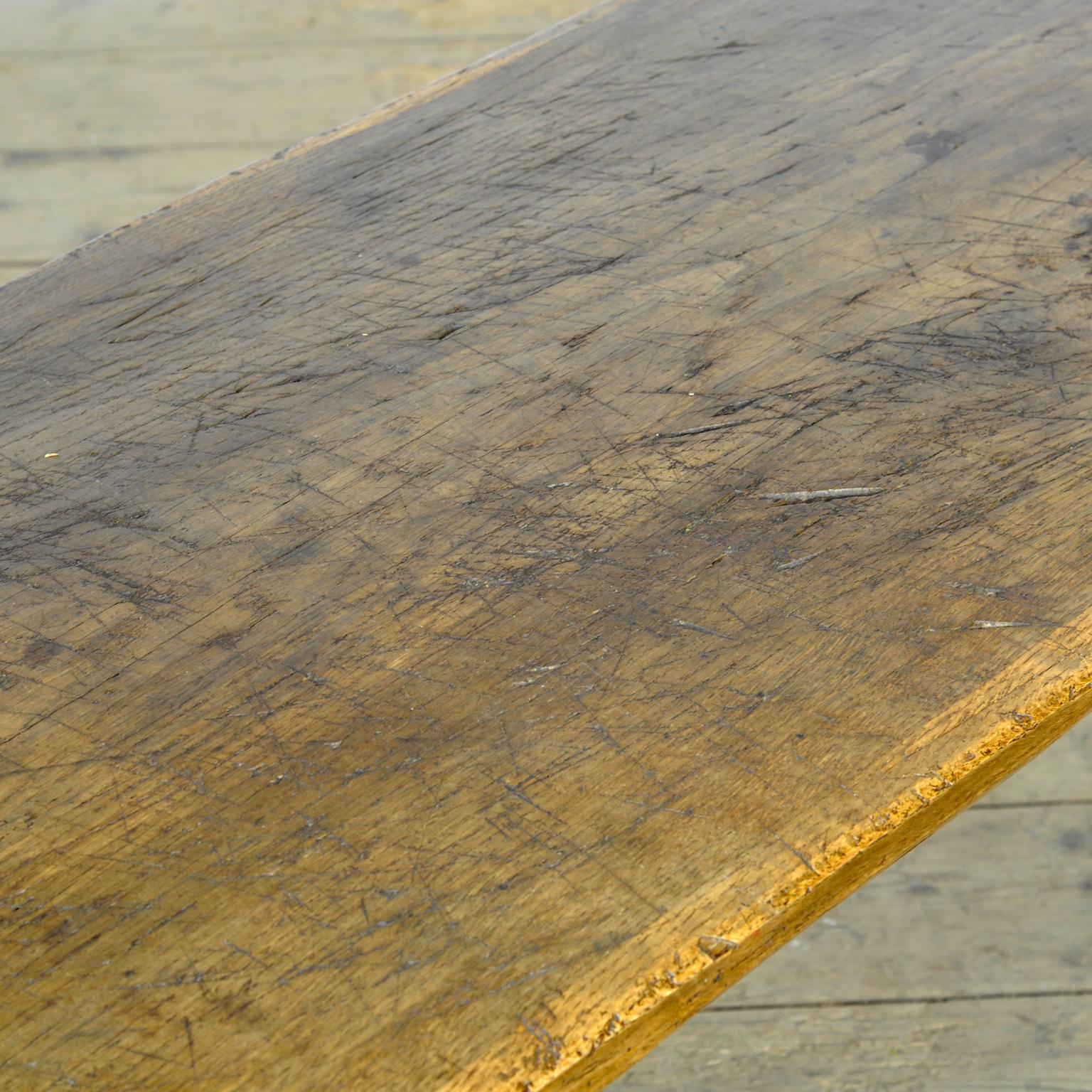 Chêne oak coffee table, circa 1930s en vente