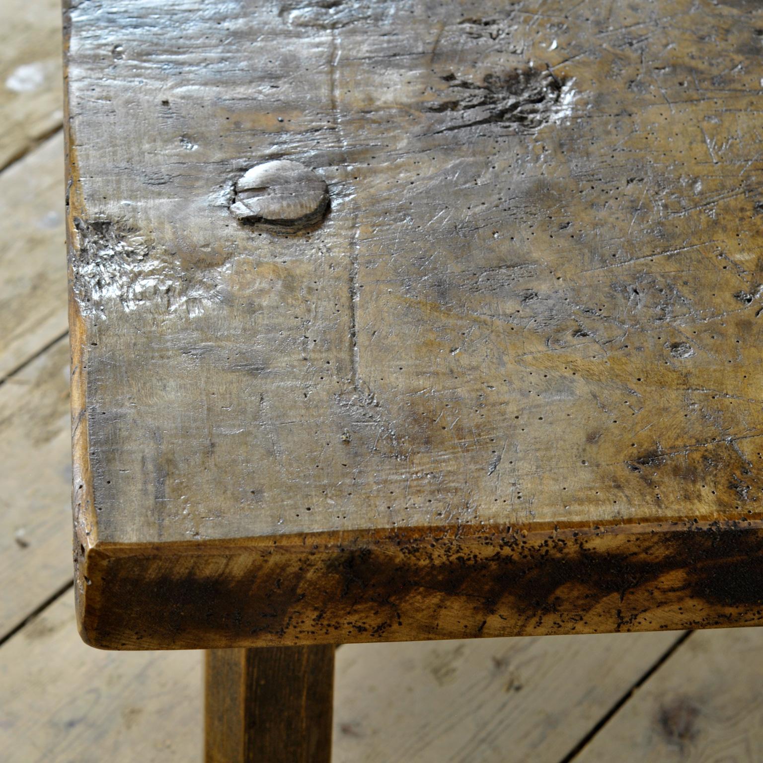 oak coffee table, circa 1930s en vente 2