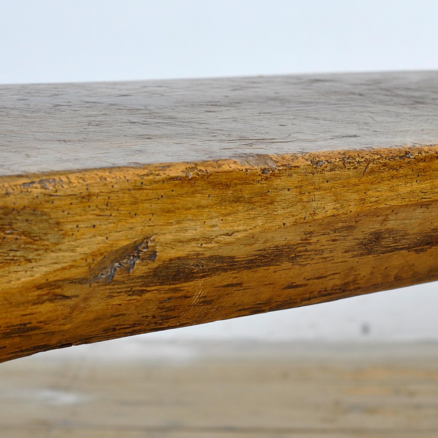 oak coffee table, circa 1930s en vente 2