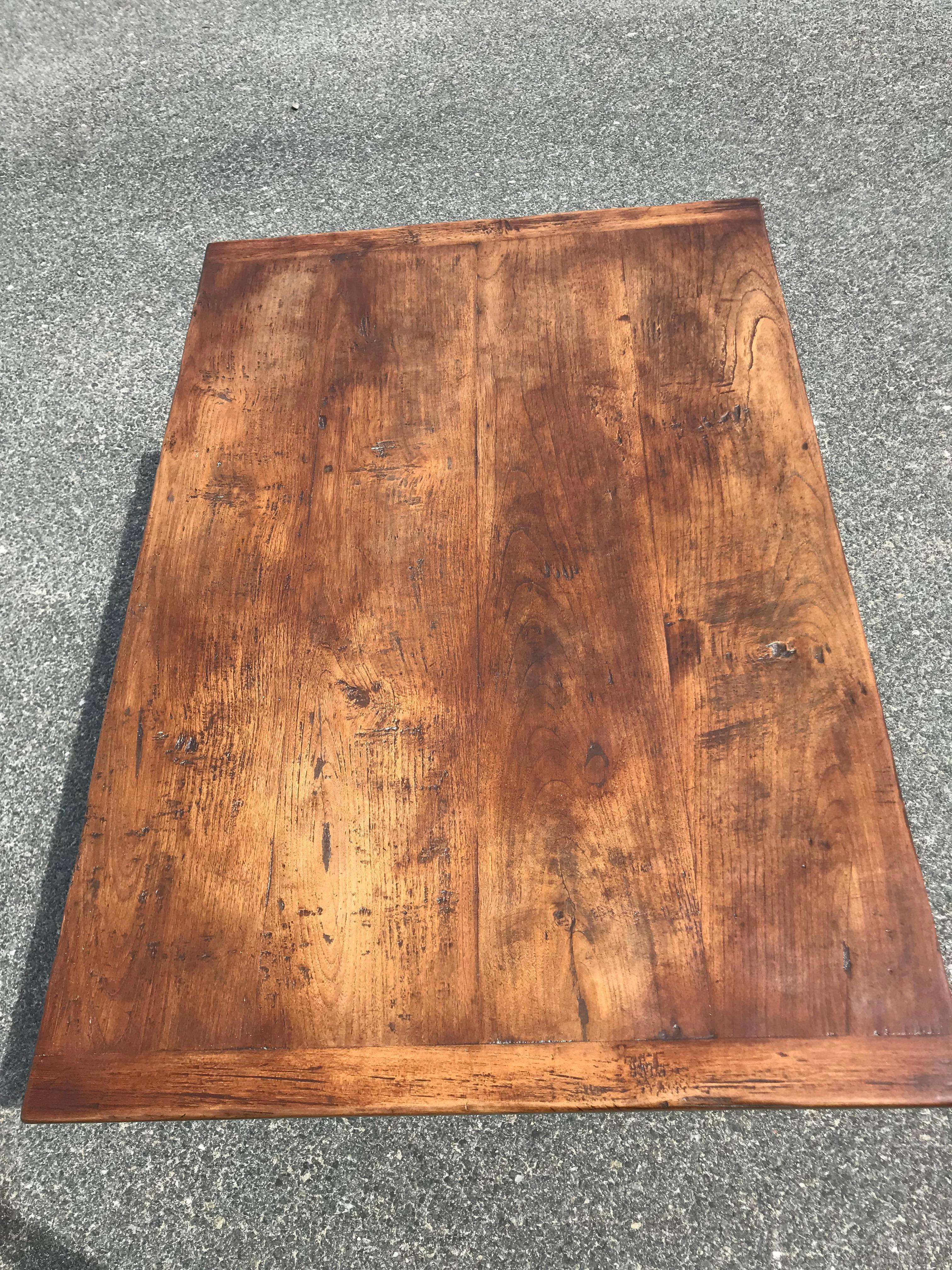 Oak coffee table with tapered legs.