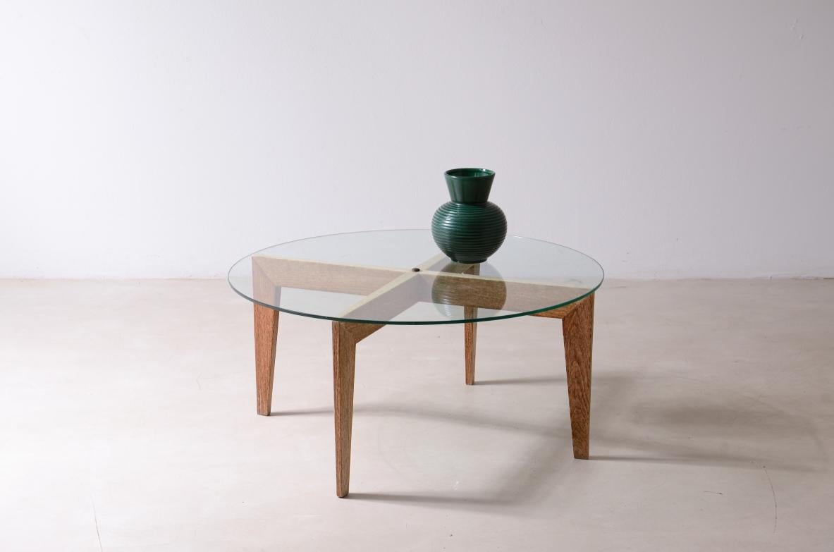 Mesa de centro de roble con travesaño atribuida a Gio Ponti Moderno de mediados de siglo en venta
