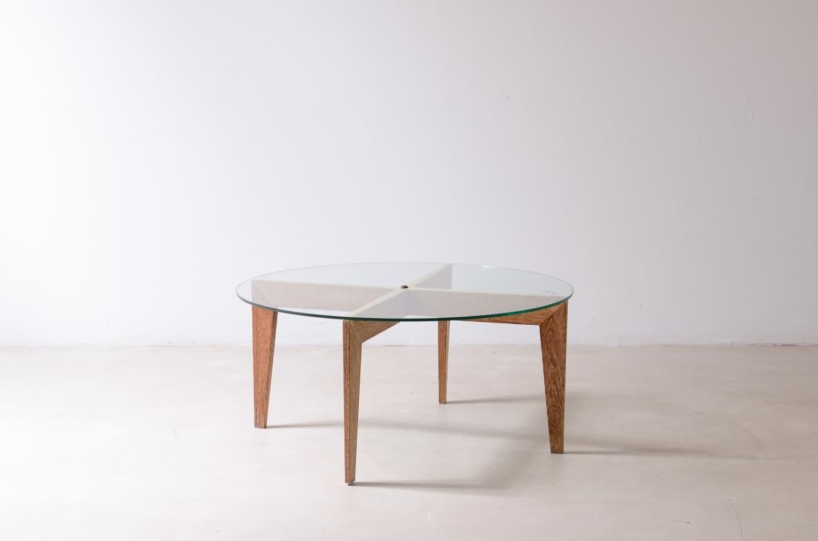 Mesa de centro de roble con travesaño atribuida a Gio Ponti en Excelente estado para la venta en Milano, IT