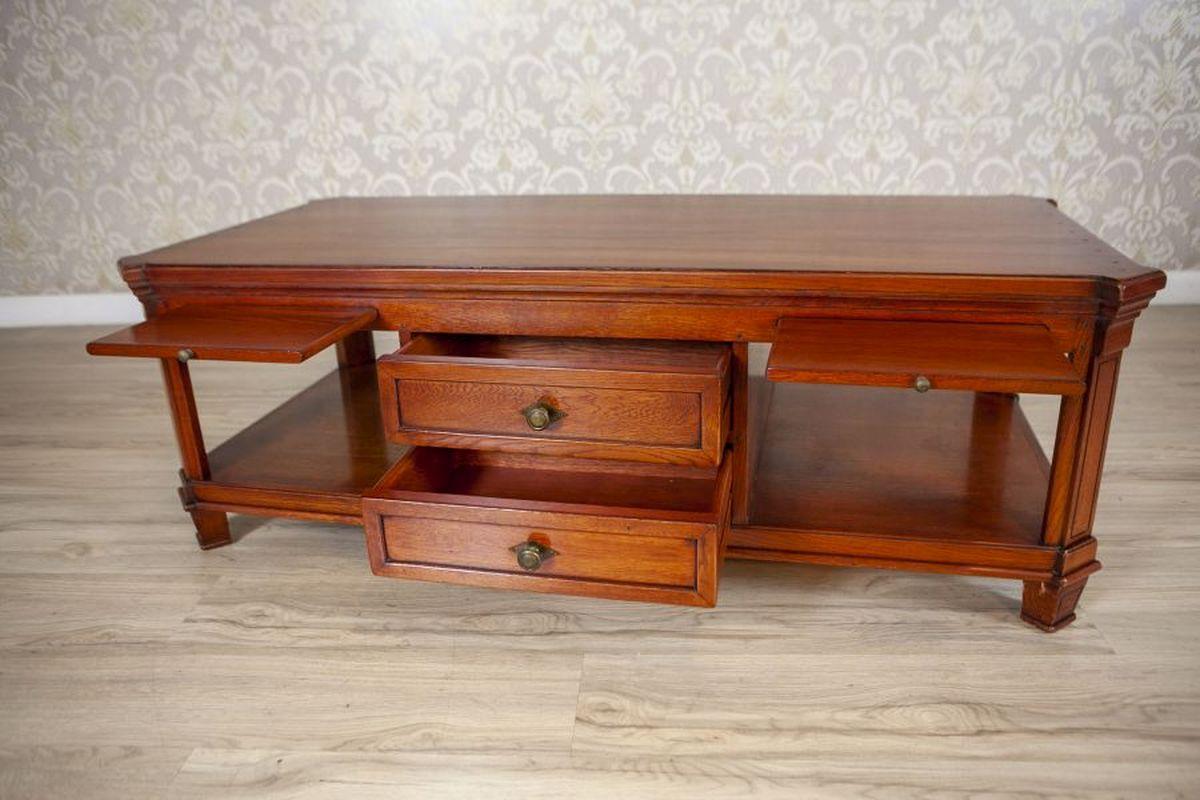 Oak Coffee Table With Drawers From the Mid. 20th Century For Sale 1