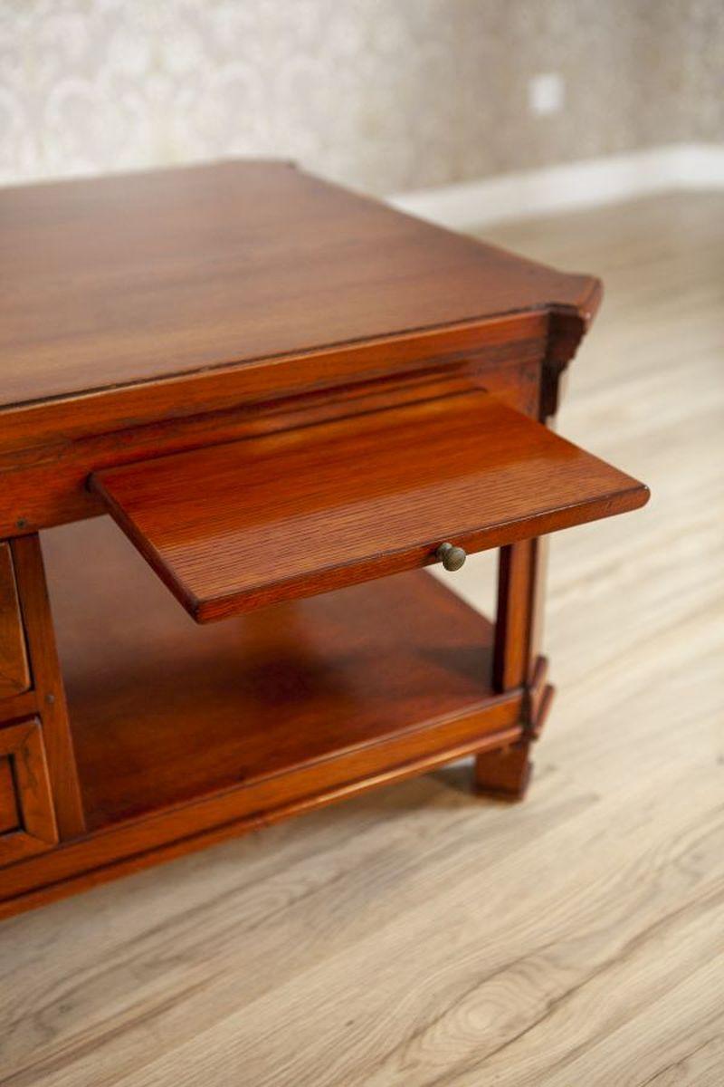 Oak Coffee Table With Drawers From the Mid. 20th Century For Sale 3