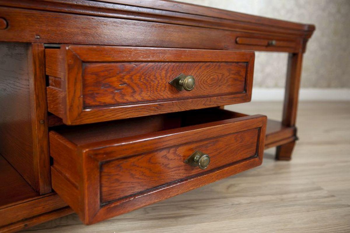 Oak Coffee Table With Drawers From the Mid. 20th Century For Sale 4