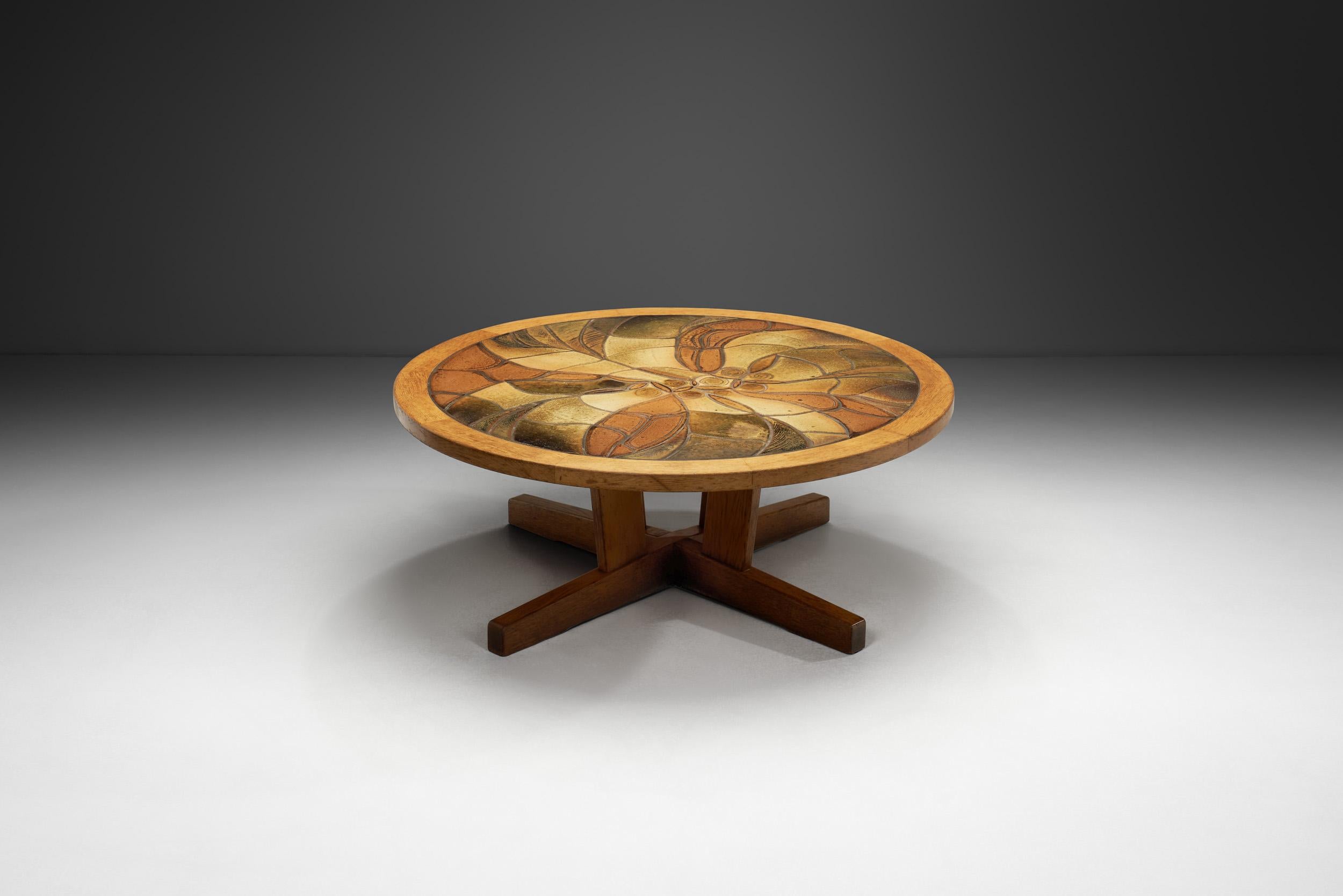 Le design danois est connu pour son équilibre méticuleux entre l'aspect classique et intemporel. C'est exactement ce qu'illustre cette table basse : un plateau au design magnifique reflétant un attrait durable, associé à la disposition
