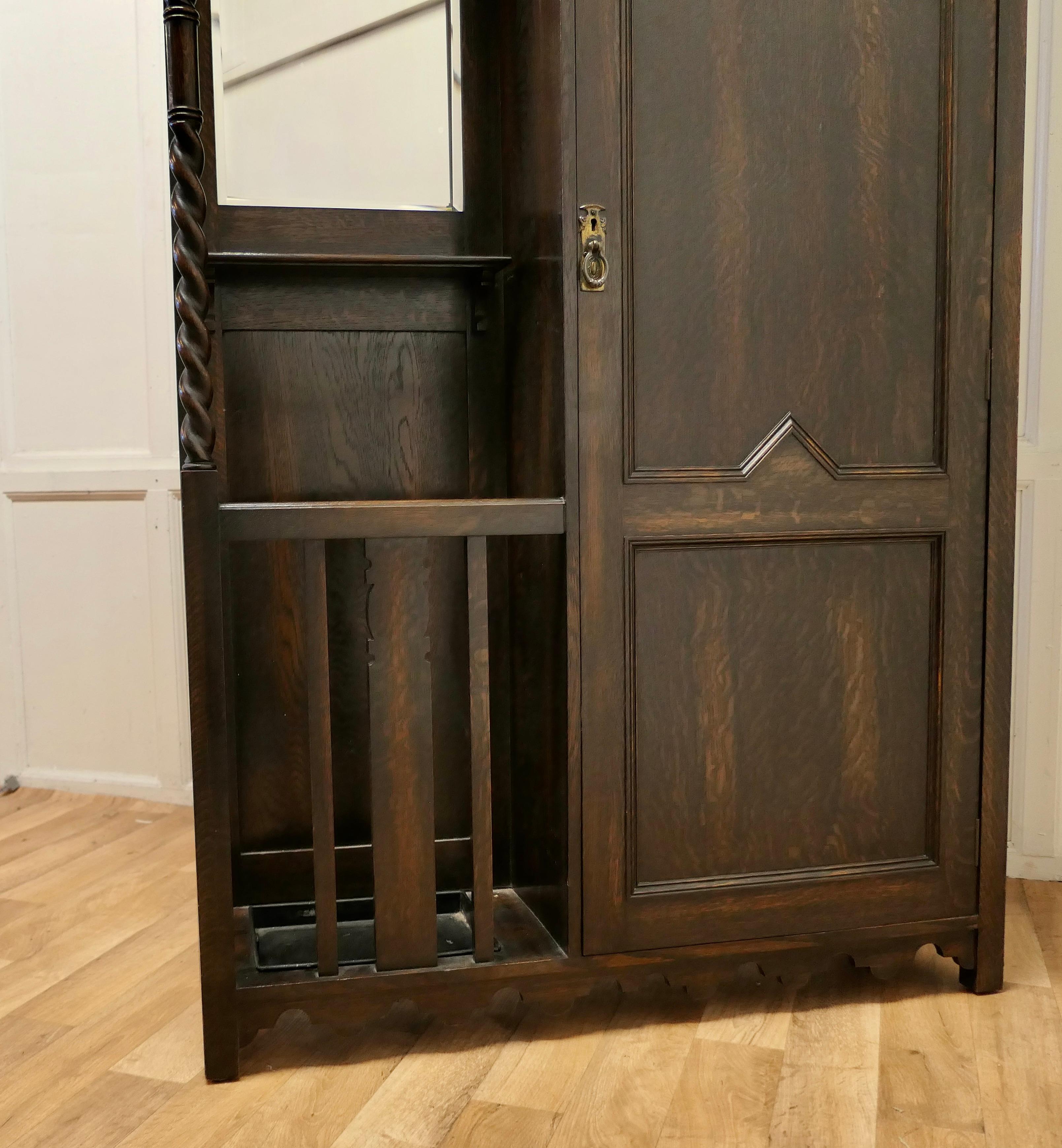 Oak Compactum Hall Wardrobe, Hall Stand In Good Condition For Sale In Chillerton, Isle of Wight