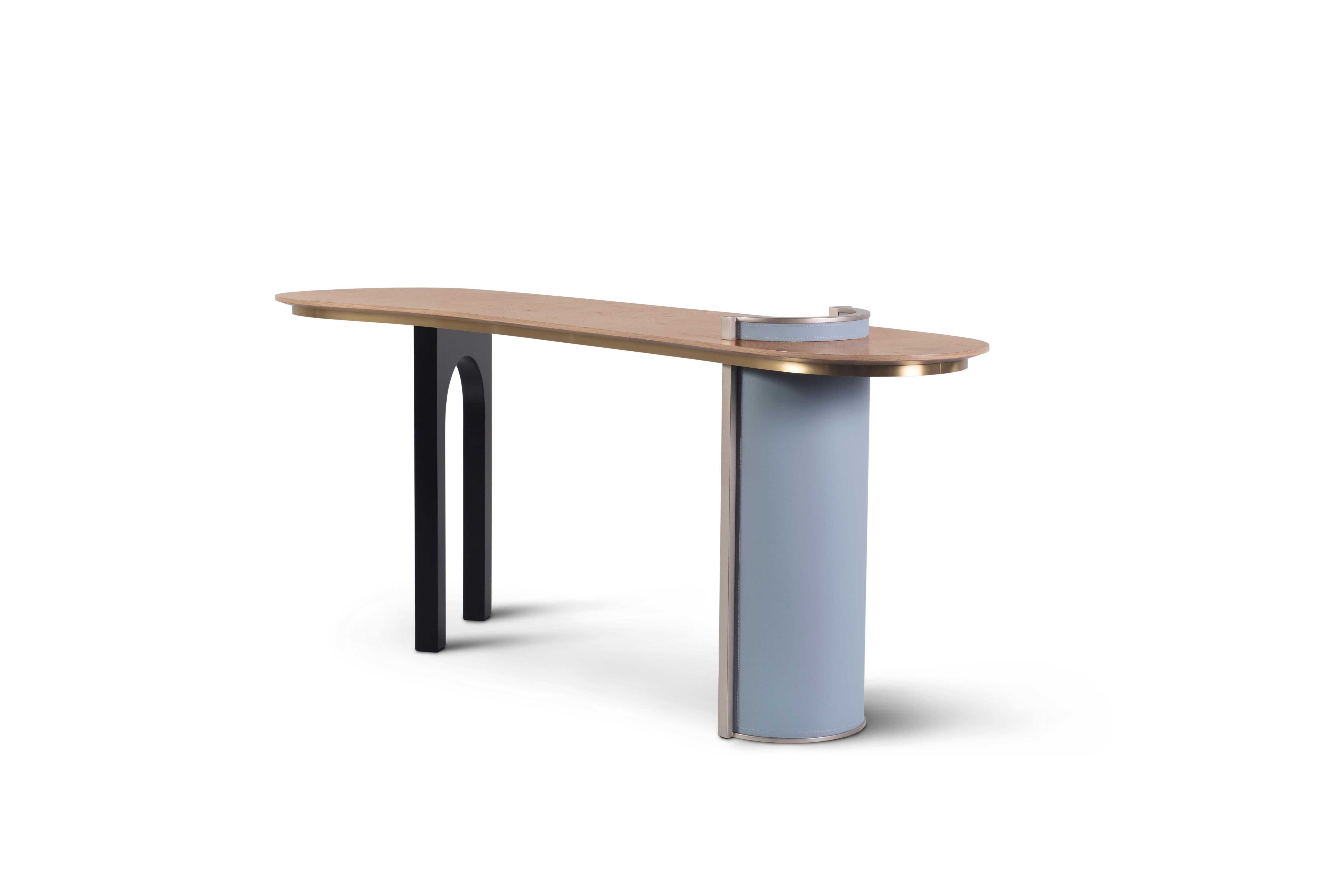 Oak console by Green Apple
Dimensions: H 72 x W 170 x D 49 cm
Materials: Oak root; natural colour; satin finish
Brushed brass; high-gloss finish
Black lacquer; satin finish
Champagne bronze powder; high-gloss finish
Light Blue high standard
