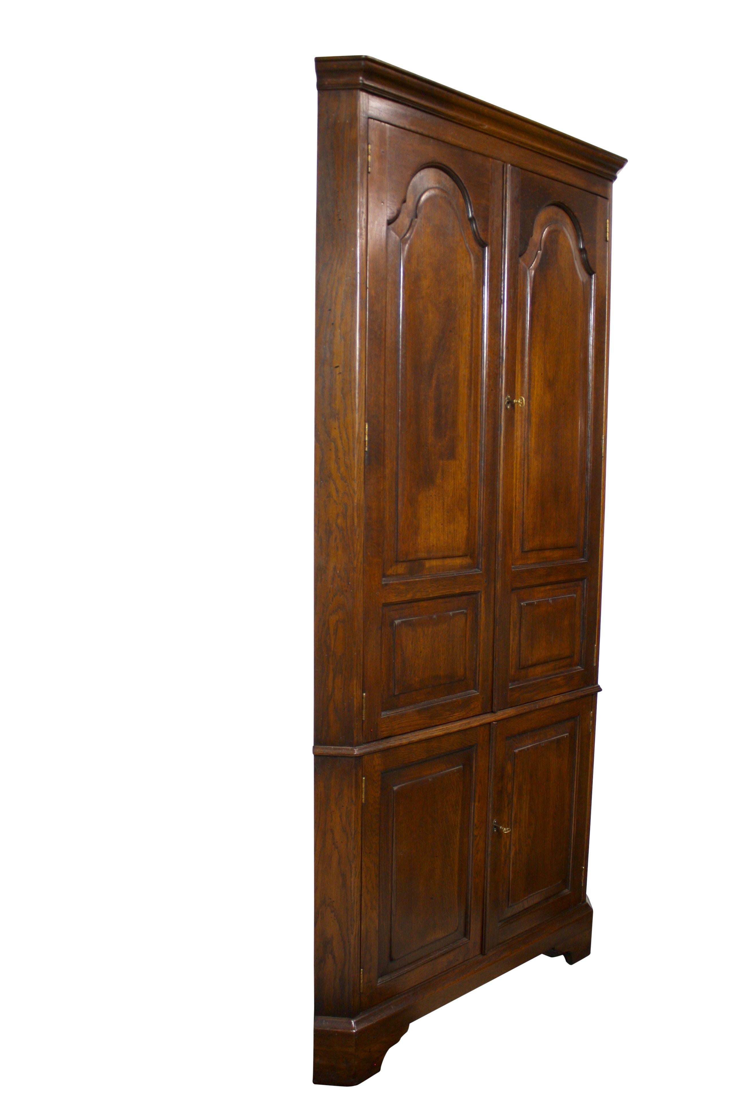 Oak Corner Cabinet, circa 1900 In Good Condition In Evergreen, CO