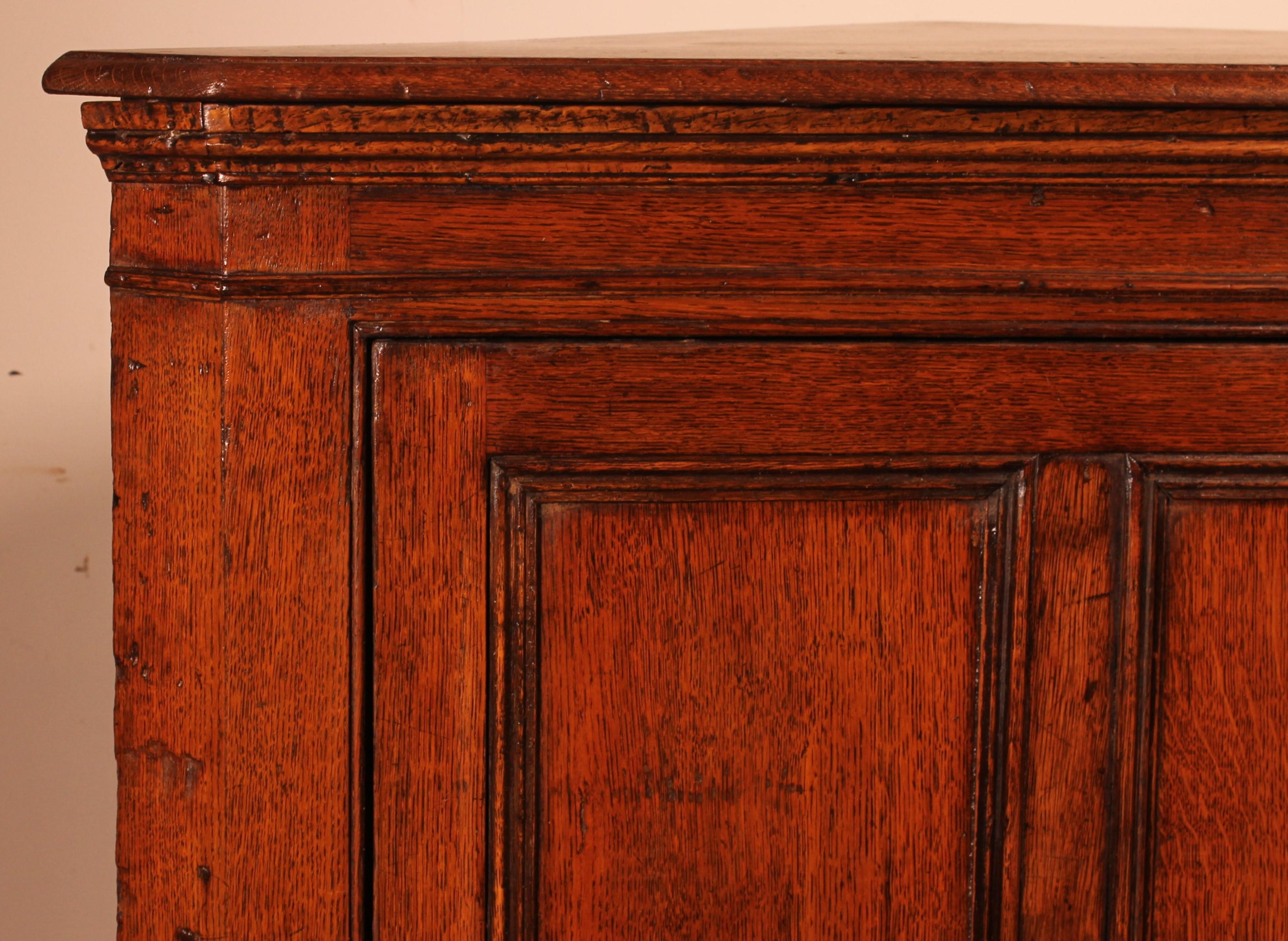 Fino al XVIII secolo Credenza angolare in Oak, circa 1800 in vendita