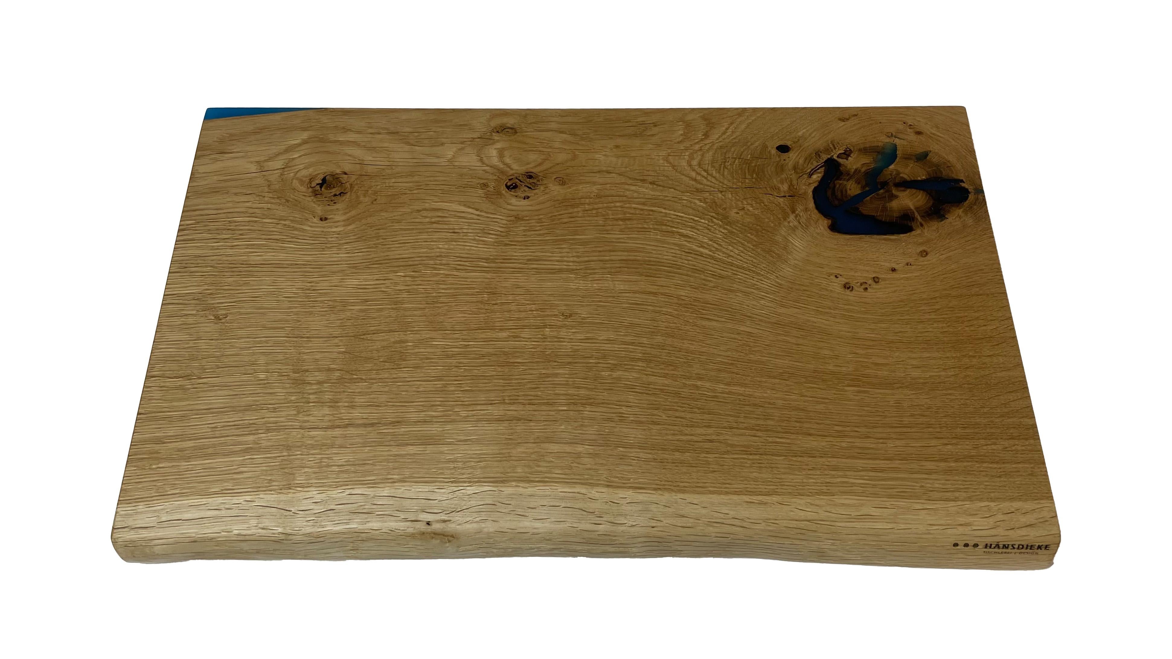 German Oak cutting board with blue expocide resin For Sale