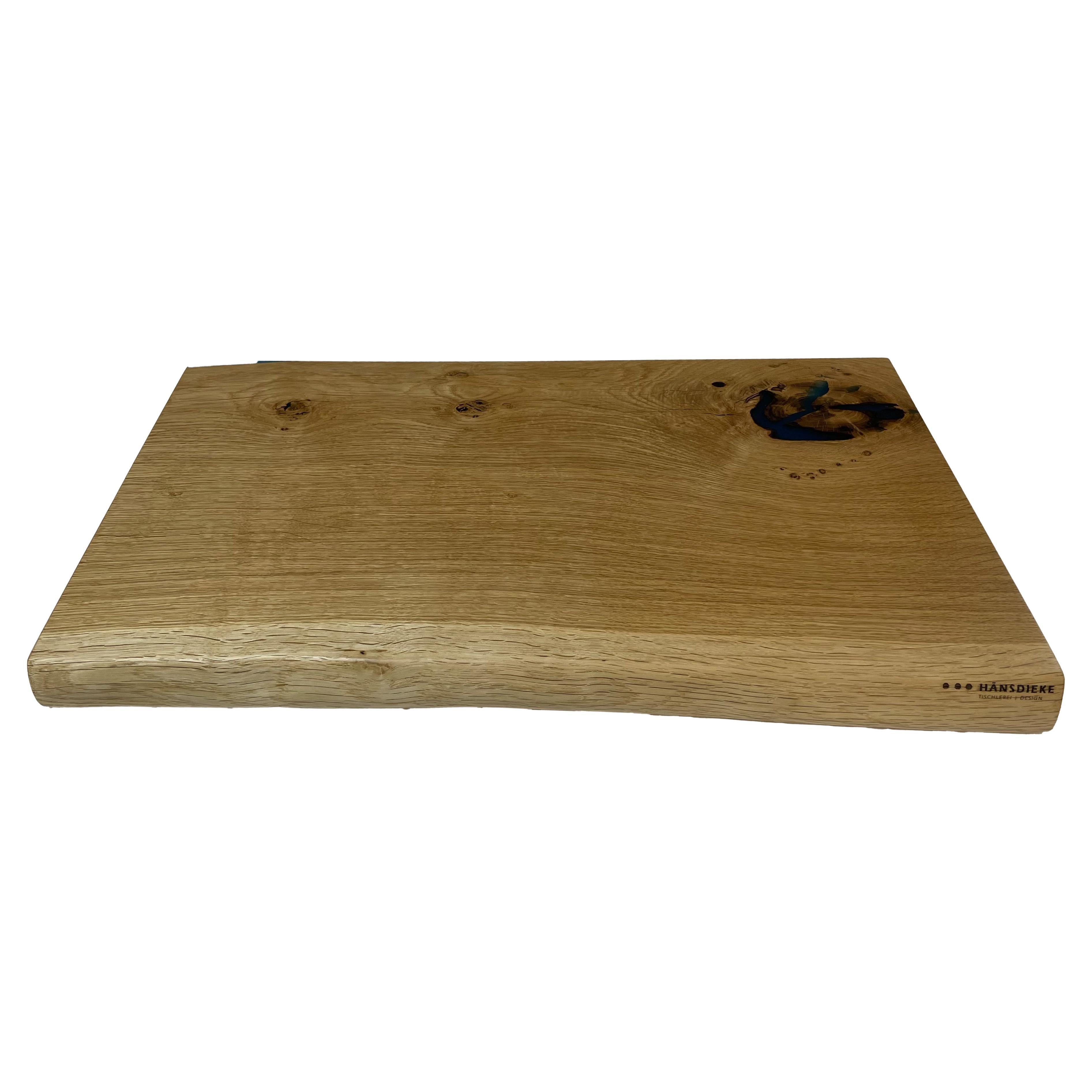 Oak cutting board with blue expocide resin For Sale