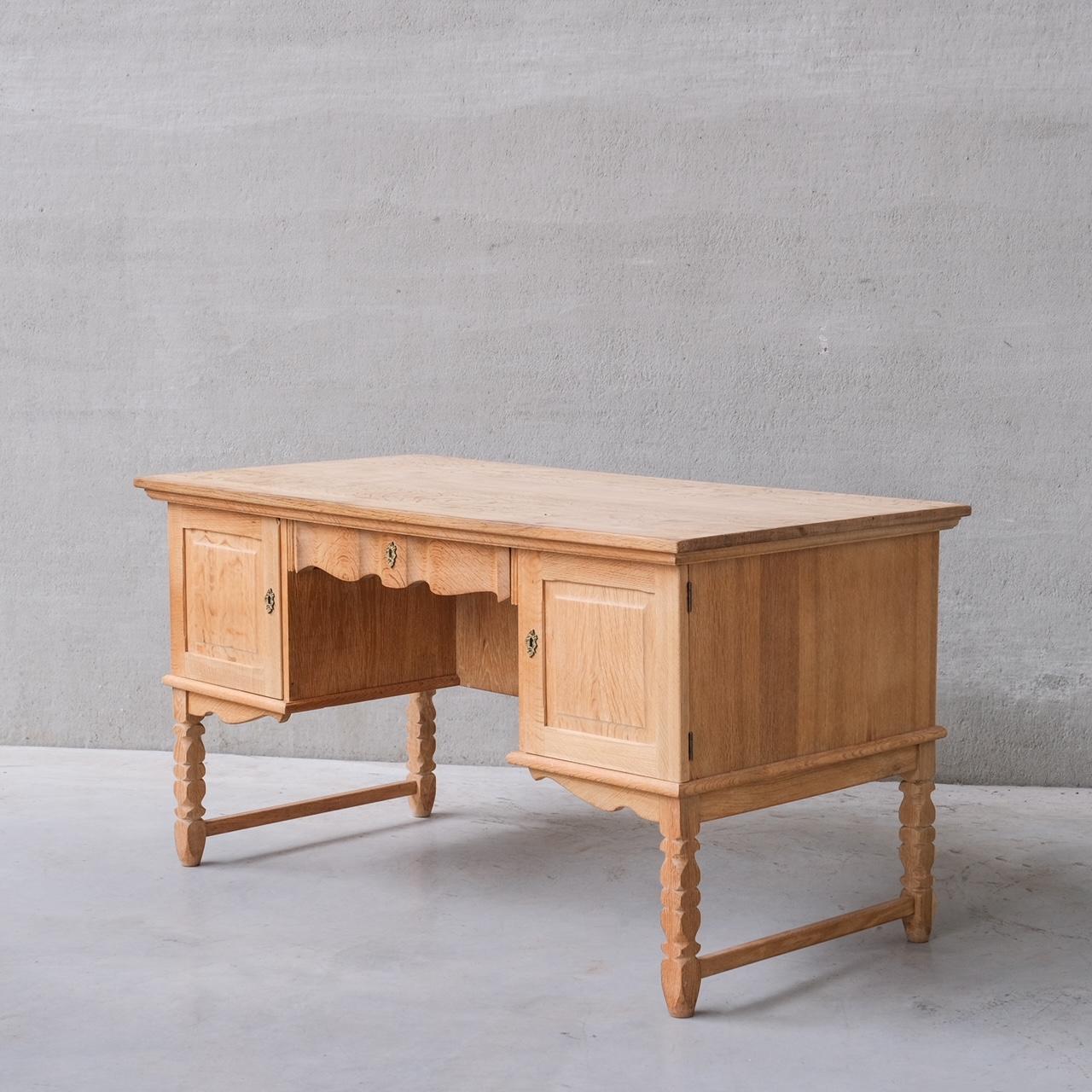 Oak Danish Mid-Century Desk attr. to Henning Kjaernulf In Good Condition For Sale In London, GB