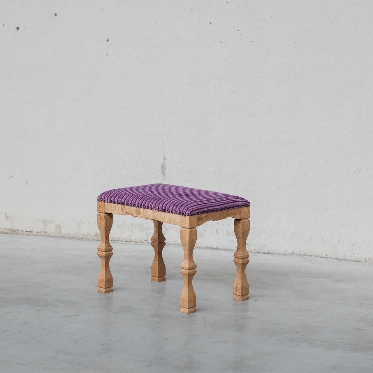 Sgabello danese di metà secolo in Oak attr. a Henning Kjaernulf In condizioni buone in vendita a London, GB