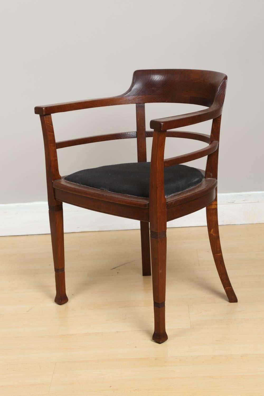 Oak desk chair, circa 1910. Elegant and comfortable oak desk chair from Germany, circa 1910. The chair has been restored and reupholstered. Measure: Seat height 18.5