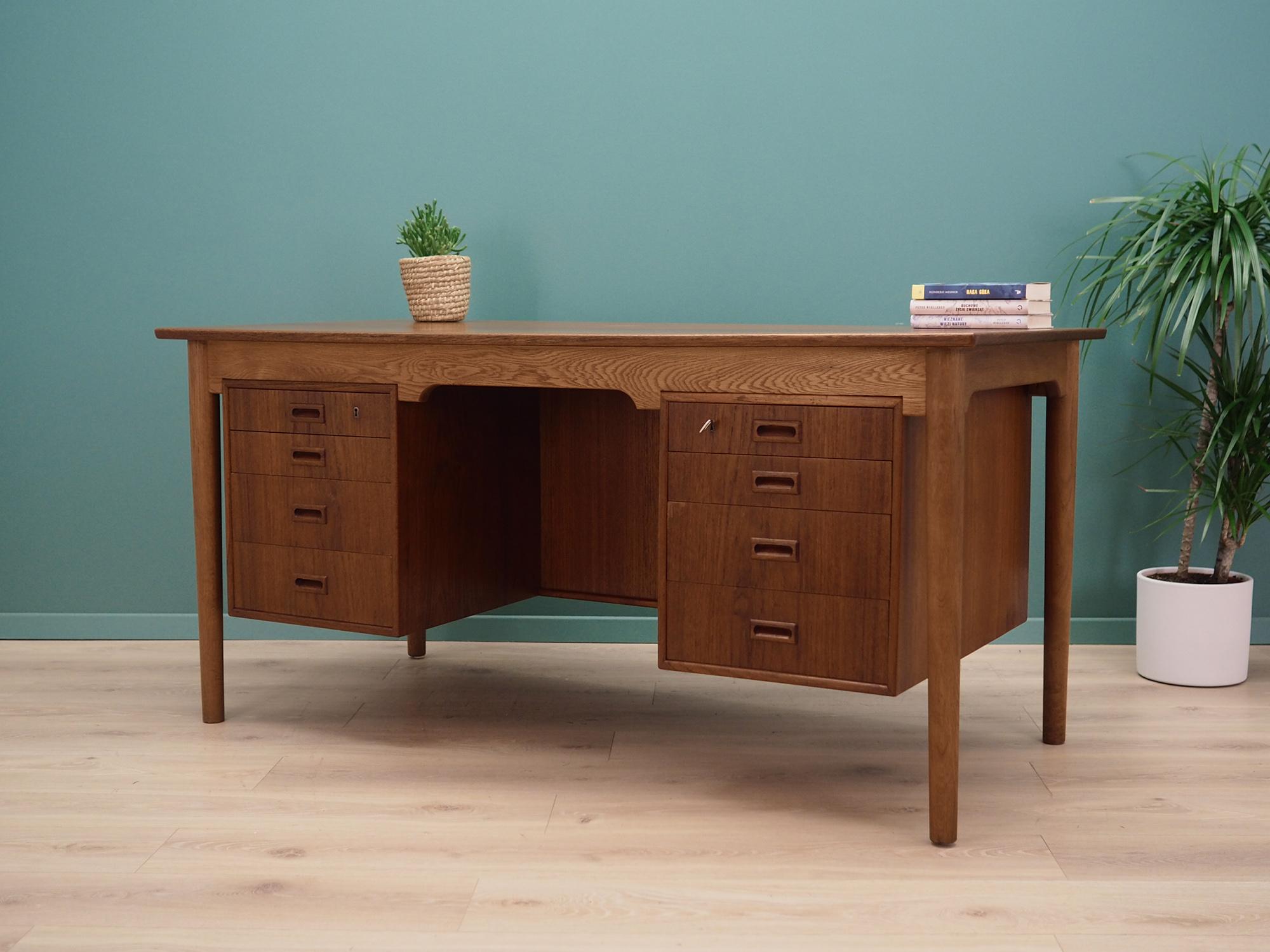 Oak Desk, Danish Design, 1970s In Good Condition For Sale In Szczecin, Zachodniopomorskie