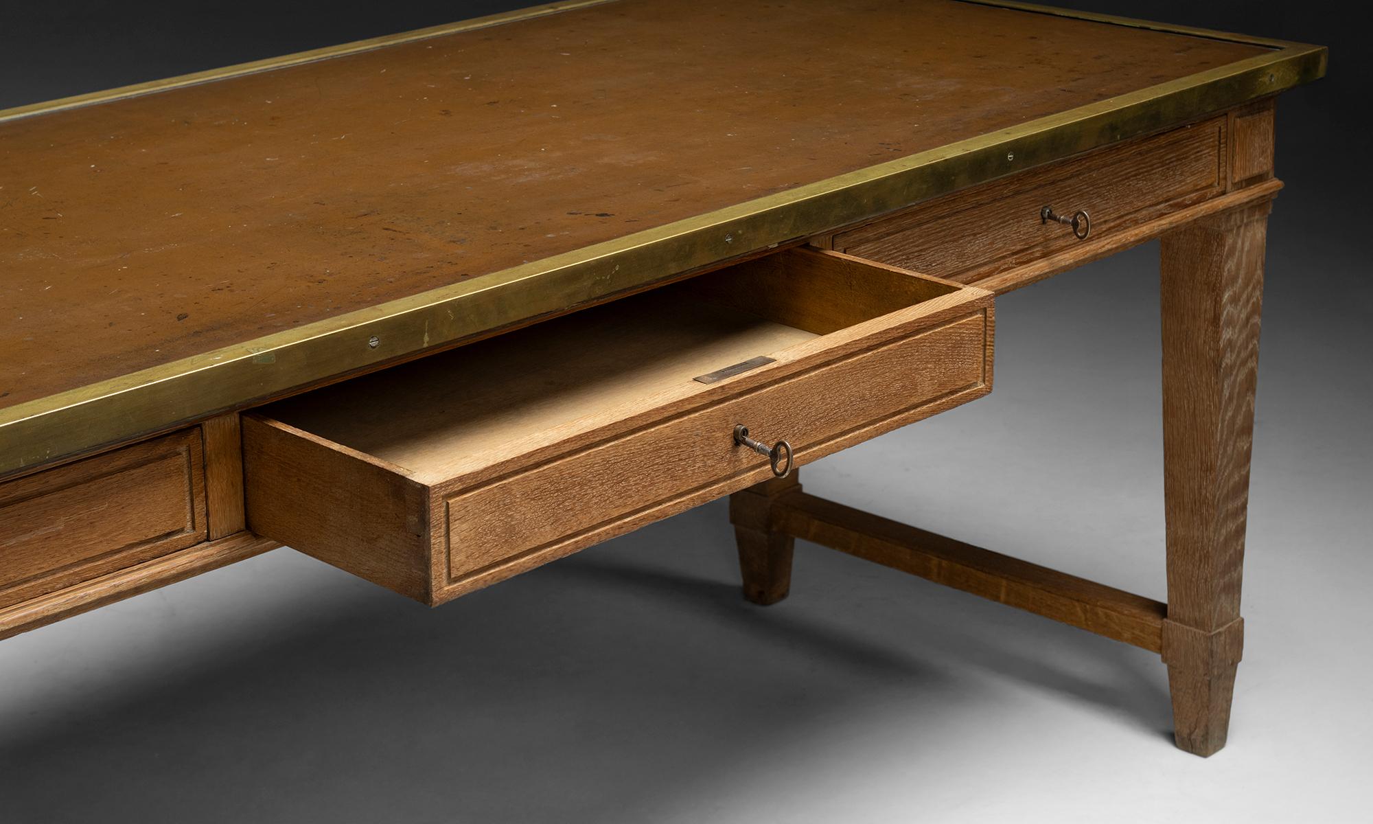 Oak Desk France, 1930 In condizioni buone in vendita a Culver City, CA