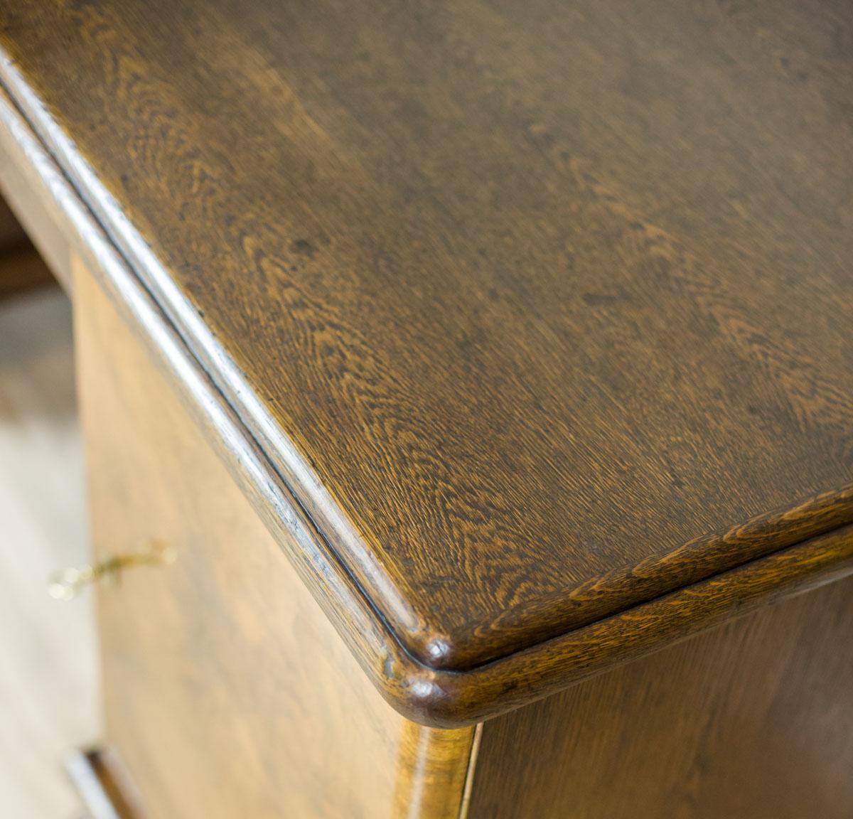 Oak Executive Desk from the Interwar Period In Good Condition In Opole, PL