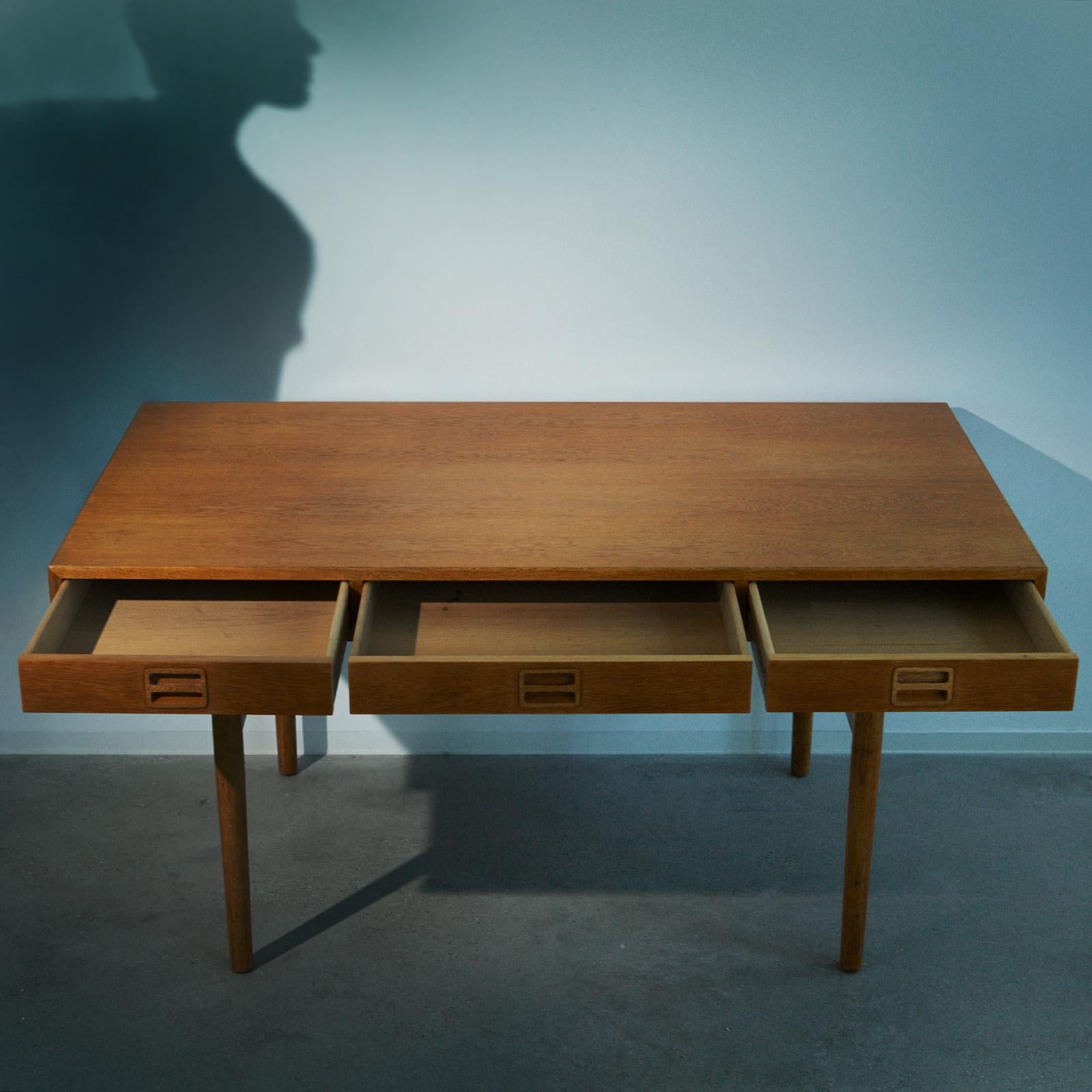 Desk model ND 93 by Nanna Ditzel

Designed in 1958. 
Produced by Søren Willadsen. 
Oak desk with three drawers. 
Measures: H. 72 L. 145 B. 75 cm.

Nanna Ditzel (1923-2005) was a Danish designer and architect. She has often been called, ‘The First