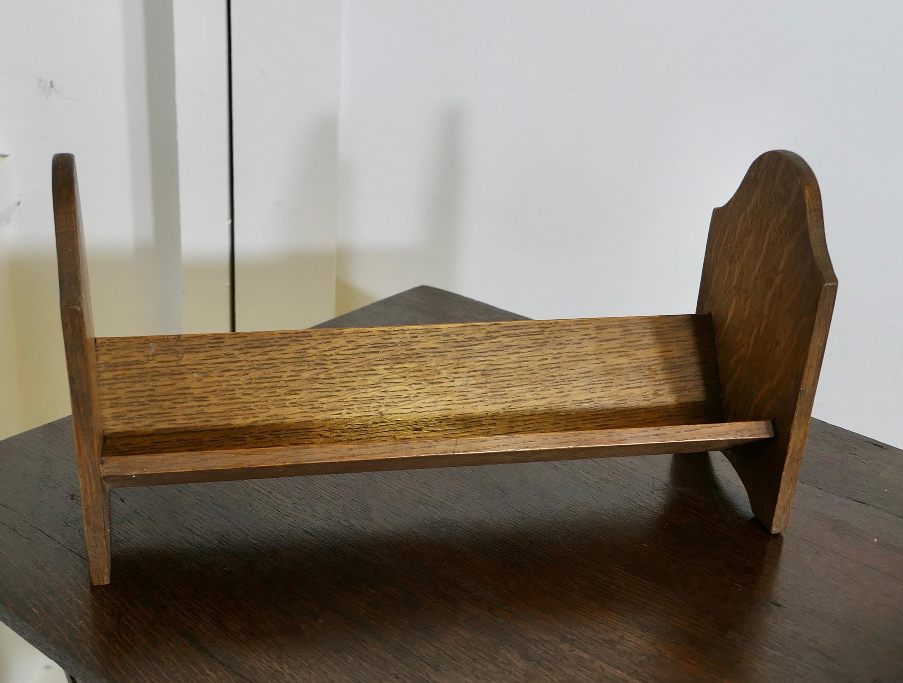 Art Déco Vaschetta per libri da scrivania in Oak  Un utile pezzo realizzato in Oak e ideale per contenere i libri. in vendita