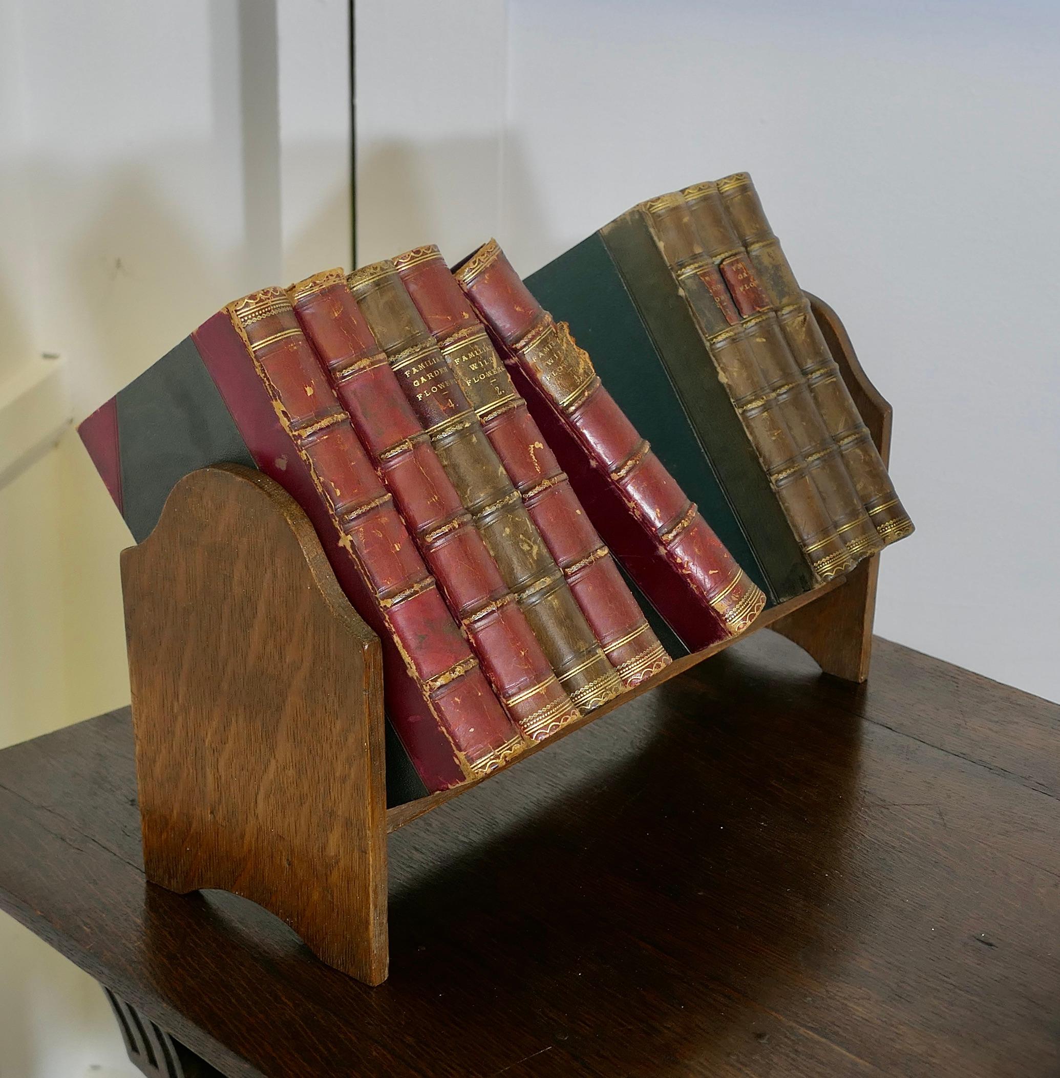 Metà XX secolo Vaschetta per libri da scrivania in Oak  Un utile pezzo realizzato in Oak e ideale per contenere i libri. in vendita