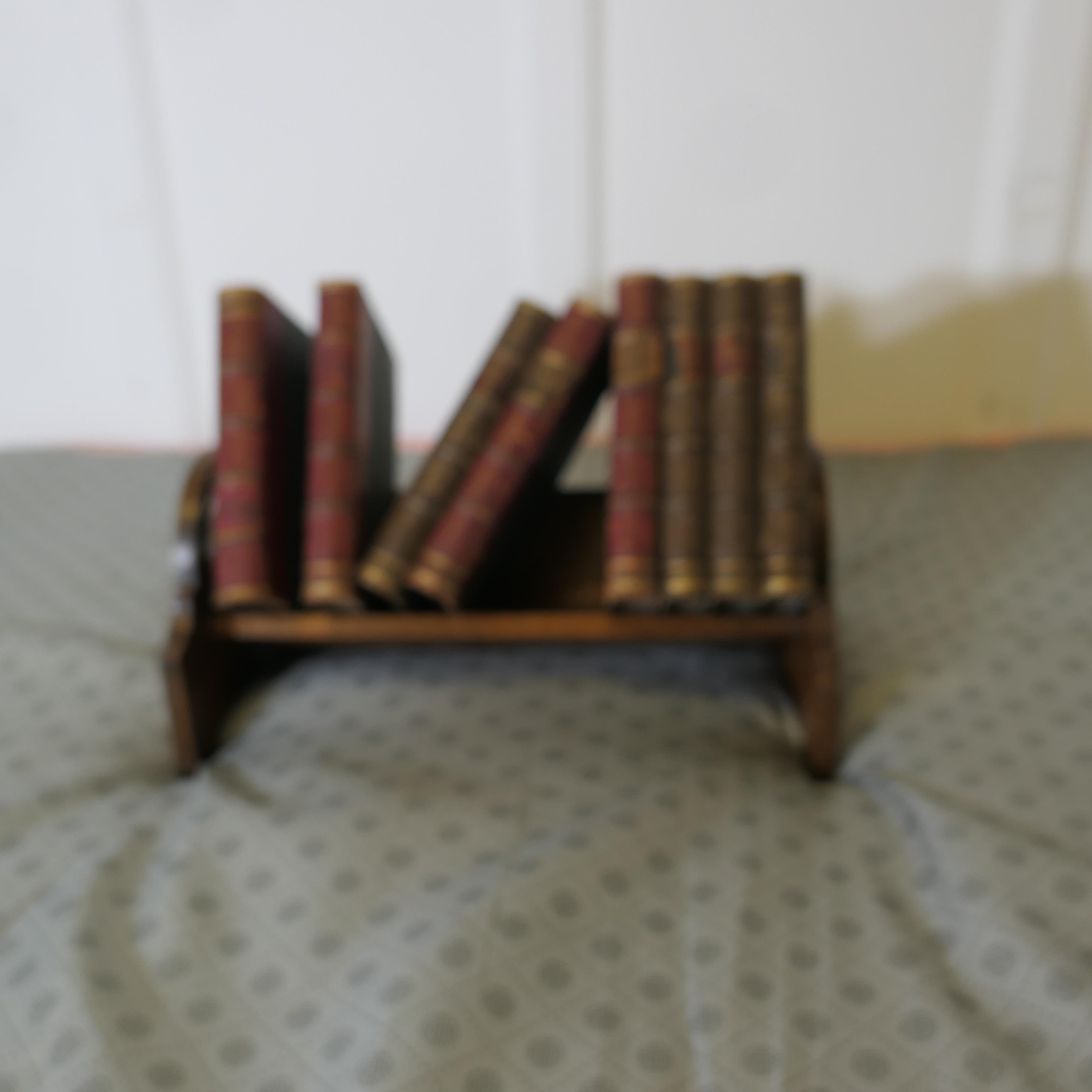 Inizio XX secolo Vaschetta per libri da scrivania in Oak, con maniglie  Un pezzo utile realizzato in Oak in vendita